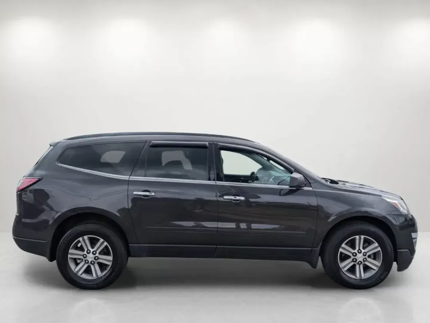 2017 /Ebony Chevrolet Traverse LT (1GNKRGKD5HJ) with an Gas V6 3.6L/217 engine, 6-Speed Automatic transmission, located at 521 Old Farm Lane Rd, Prattville, AL, 36066, (334) 325-1505, 32.482460, -86.416367 - **Adventure Awaits with the 2017 Chevrolet Traverse LT at Gils Auto - Your Reliable Buy Here Pay Here Dealership in Prattville, AL!**<br /> <br /> Are you ready to elevate your family adventures and conquer those weekend getaways? The 2017 Chevrolet Traverse LT is your perfect travel companion. With - Photo#3