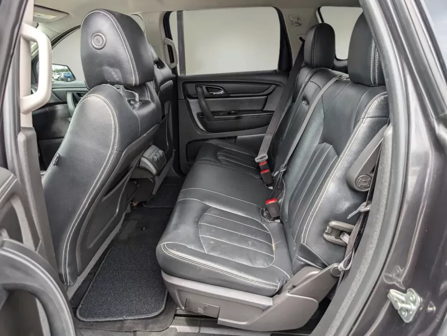 2017 /Ebony Chevrolet Traverse LT (1GNKRGKD5HJ) with an Gas V6 3.6L/217 engine, 6-Speed Automatic transmission, located at 521 Old Farm Lane Rd, Prattville, AL, 36066, (334) 325-1505, 32.482460, -86.416367 - **Adventure Awaits with the 2017 Chevrolet Traverse LT at Gils Auto - Your Reliable Buy Here Pay Here Dealership in Prattville, AL!**<br /> <br /> Are you ready to elevate your family adventures and conquer those weekend getaways? The 2017 Chevrolet Traverse LT is your perfect travel companion. With - Photo#10