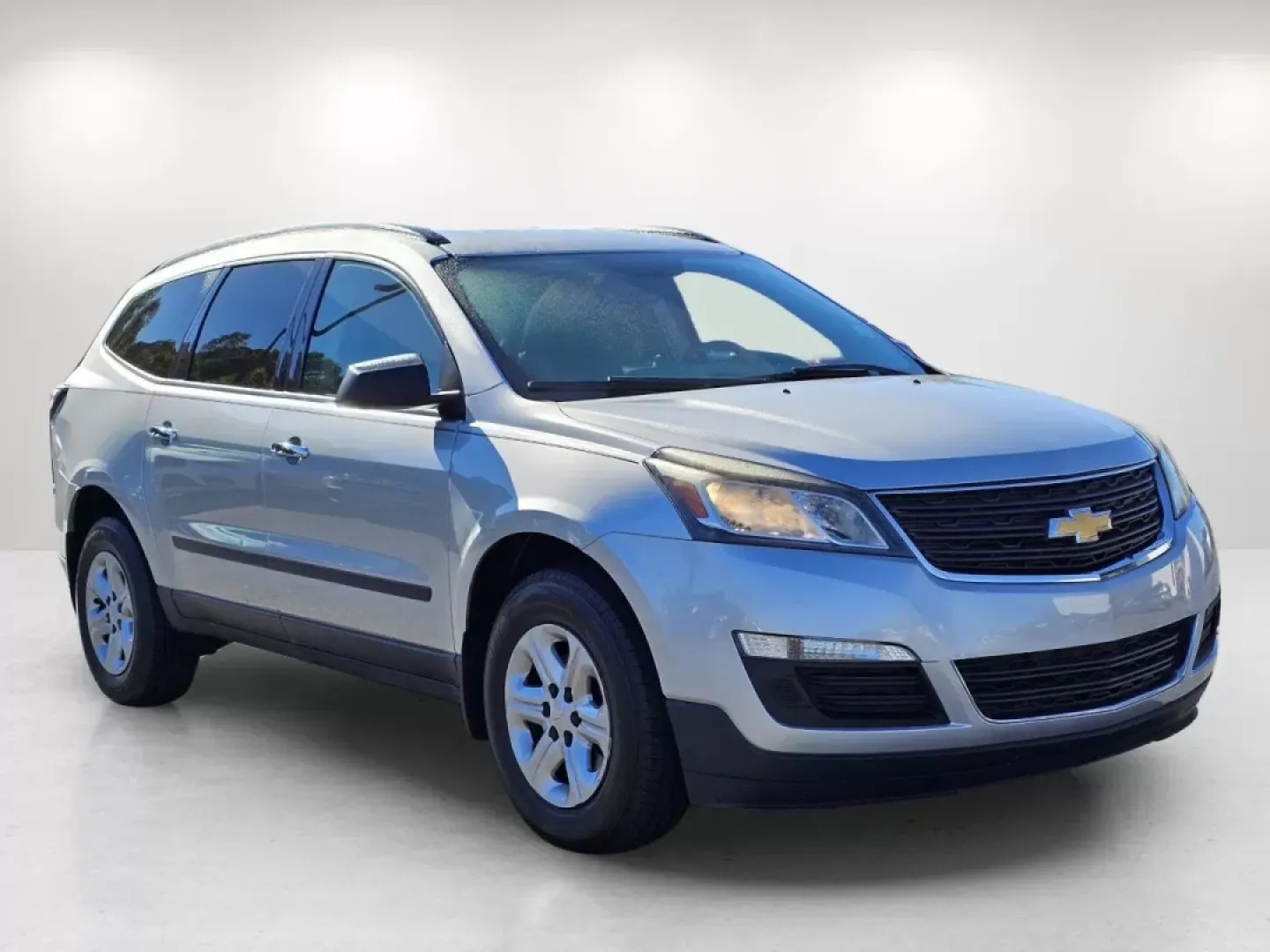 2017 /Dark Titanium/Light Titanium Chevrolet Traverse LS (1GNKRFED6HJ) with an Other engine, located at 7000 Northlake Connector, Columbus, GA, 31904, (706) 987-8085, 32.524975, -84.978134 - **Explore Your Next Adventure with the 2017 Chevrolet Traverse at Gils Auto!**<br /> <br /> Are you ready for family road trips, weekend adventures, or simply a reliable vehicle for daily commutes? Look no further than the 2017 Chevrolet Traverse LS, a versatile SUV that fits a variety of lifestyles - Photo#2