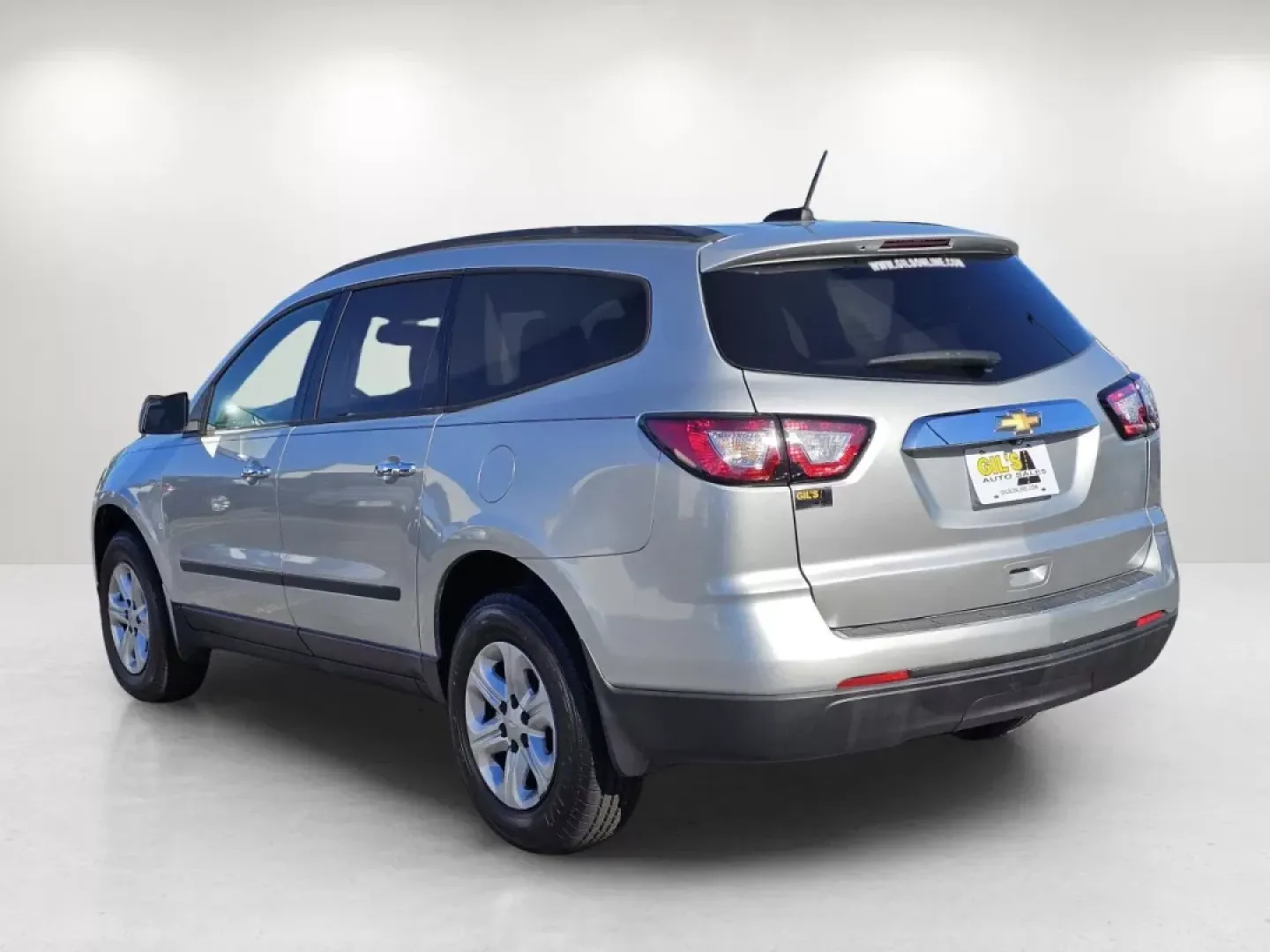 2017 /Dark Titanium/Light Titanium Chevrolet Traverse LS (1GNKRFED6HJ) with an Other engine, located at 7000 Northlake Connector, Columbus, GA, 31904, (706) 987-8085, 32.524975, -84.978134 - **Explore Your Next Adventure with the 2017 Chevrolet Traverse at Gils Auto!**<br /> <br /> Are you ready for family road trips, weekend adventures, or simply a reliable vehicle for daily commutes? Look no further than the 2017 Chevrolet Traverse LS, a versatile SUV that fits a variety of lifestyles - Photo#6