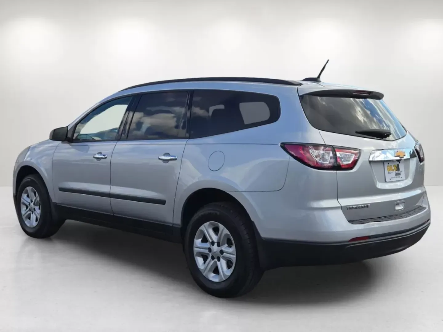 2017 /Dark Titanium/Light Titanium Chevrolet Traverse LS (1GNKRFED6HJ) with an Other engine, located at 521 Old Farm Lane Rd, Prattville, AL, 36066, (334) 325-1505, 32.482460, -86.416367 - **Explore the Open Road with the 2017 Chevrolet Traverse LS Perfect for Family Adventures!**<br /> <br /> If you're in search of a reliable and spacious SUV that fits your family's lifestyle, look no further than the 2017 Chevrolet Traverse LS available at Gils Auto in Prattville, AL. With its gene - Photo#8