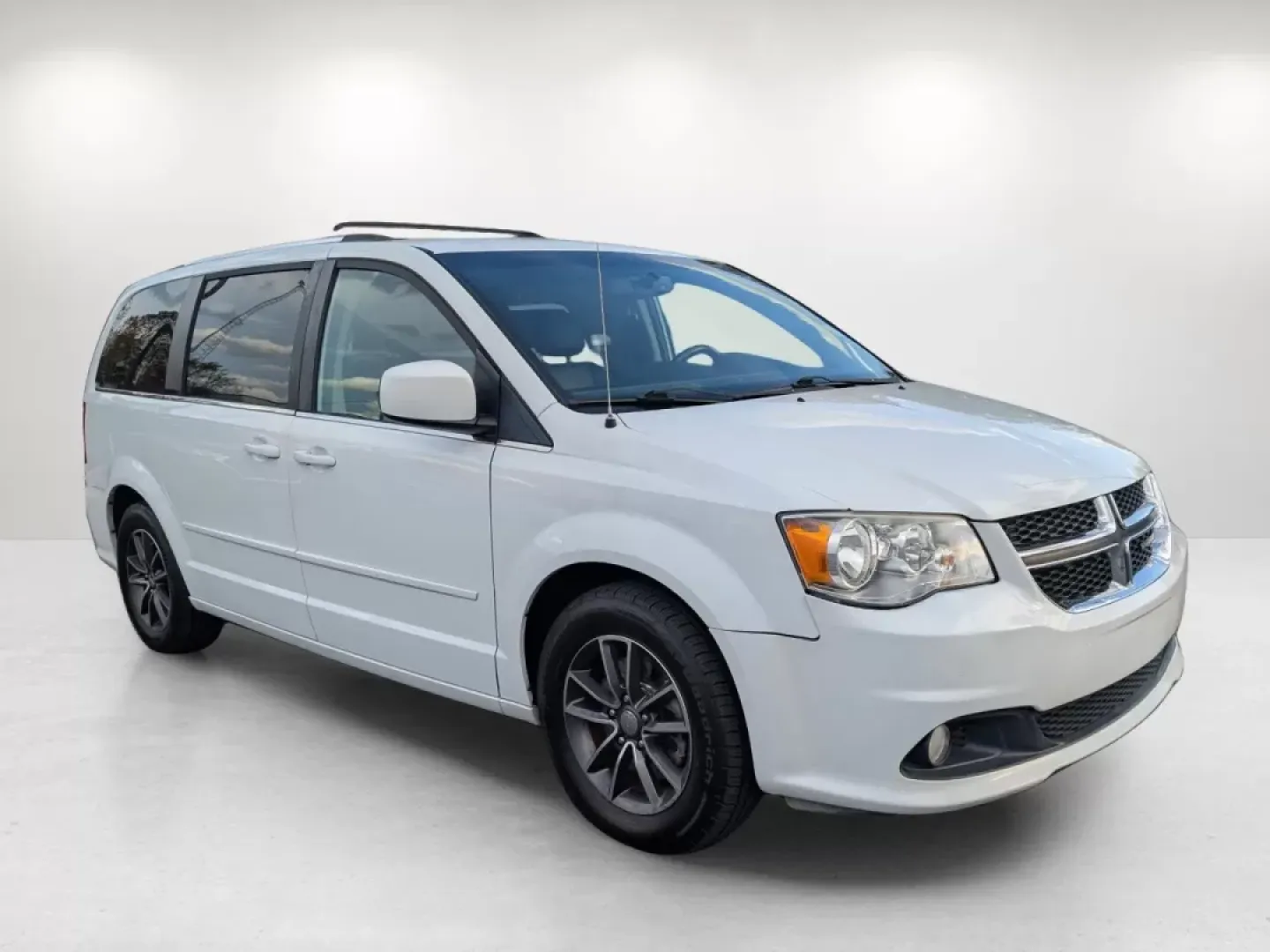 2017 /Black/Light Graystone Dodge Grand Caravan SXT (2C4RDGCG1HR) with an Other engine, located at 804 22nd Ave, Phenix City, AL, 36870, (334) 297-1860, 32.484749, -85.024475 - ### Experience Family Adventures in the 2017 Dodge Grand Caravan SXT!<br /> <br /> Are you looking for the perfect vehicle that can comfortably accommodate your growing family or serve as your reliable daily driver? Look no further than the 2017 Dodge Grand Caravan SXT, available now at Gils Auto in - Photo#2