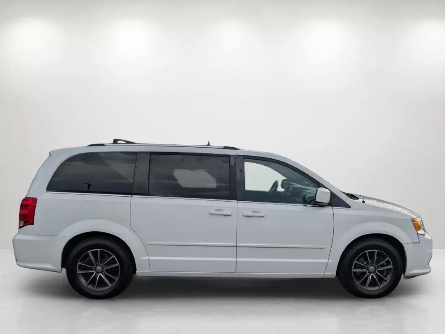 2017 /Black/Light Graystone Dodge Grand Caravan SXT (2C4RDGCG1HR) with an Other engine, located at 804 22nd Ave, Phenix City, AL, 36870, (334) 297-1860, 32.484749, -85.024475 - ### Experience Family Adventures in the 2017 Dodge Grand Caravan SXT!<br /> <br /> Are you looking for the perfect vehicle that can comfortably accommodate your growing family or serve as your reliable daily driver? Look no further than the 2017 Dodge Grand Caravan SXT, available now at Gils Auto in - Photo#3