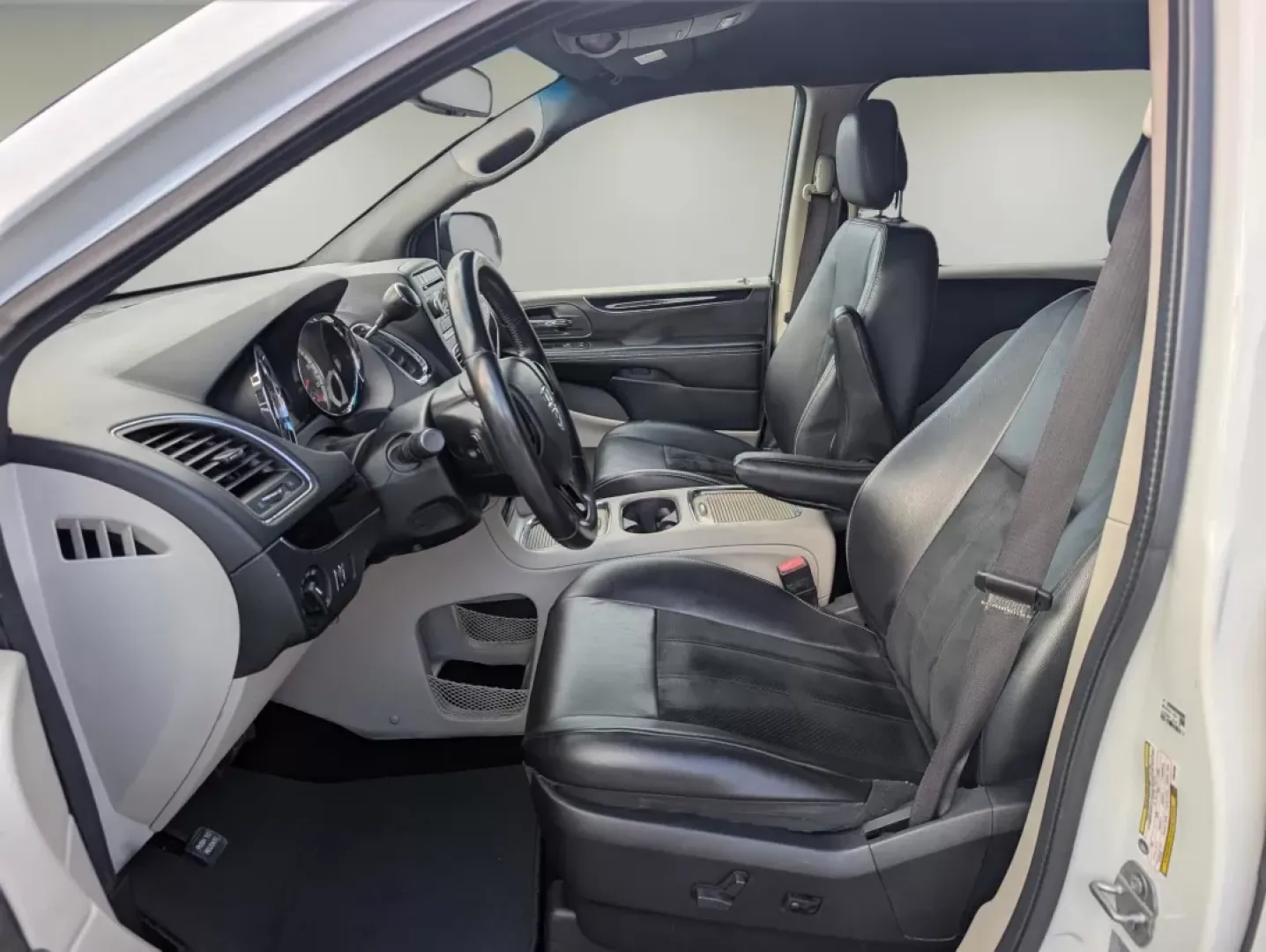 2017 /Black/Light Graystone Dodge Grand Caravan SXT (2C4RDGCG1HR) with an Other engine, located at 804 22nd Ave, Phenix City, AL, 36870, (334) 297-1860, 32.484749, -85.024475 - ### Experience Family Adventures in the 2017 Dodge Grand Caravan SXT!<br /> <br /> Are you looking for the perfect vehicle that can comfortably accommodate your growing family or serve as your reliable daily driver? Look no further than the 2017 Dodge Grand Caravan SXT, available now at Gils Auto in - Photo#9