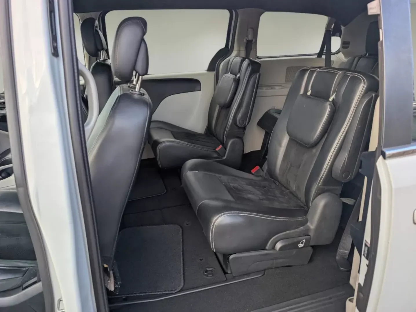 2017 /Black/Light Graystone Dodge Grand Caravan SXT (2C4RDGCG1HR) with an Other engine, located at 804 22nd Ave, Phenix City, AL, 36870, (334) 297-1860, 32.484749, -85.024475 - ### Experience Family Adventures in the 2017 Dodge Grand Caravan SXT!<br /> <br /> Are you looking for the perfect vehicle that can comfortably accommodate your growing family or serve as your reliable daily driver? Look no further than the 2017 Dodge Grand Caravan SXT, available now at Gils Auto in - Photo#10