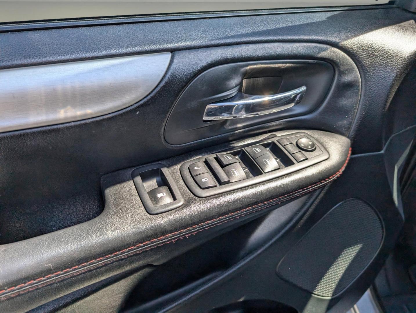 2017 /Black Dodge Grand Caravan GT (2C4RDGEG0HR) with an Regular Unleaded V-6 3.6 L/220 engine, 6-Speed Multi-Speed Automatic w/OD transmission, located at 804 22nd Ave, Phenix City, AL, 36870, (334) 297-1860, 32.484749, -85.024475 - 2017 Dodge Grand Caravan GT - Photo#8