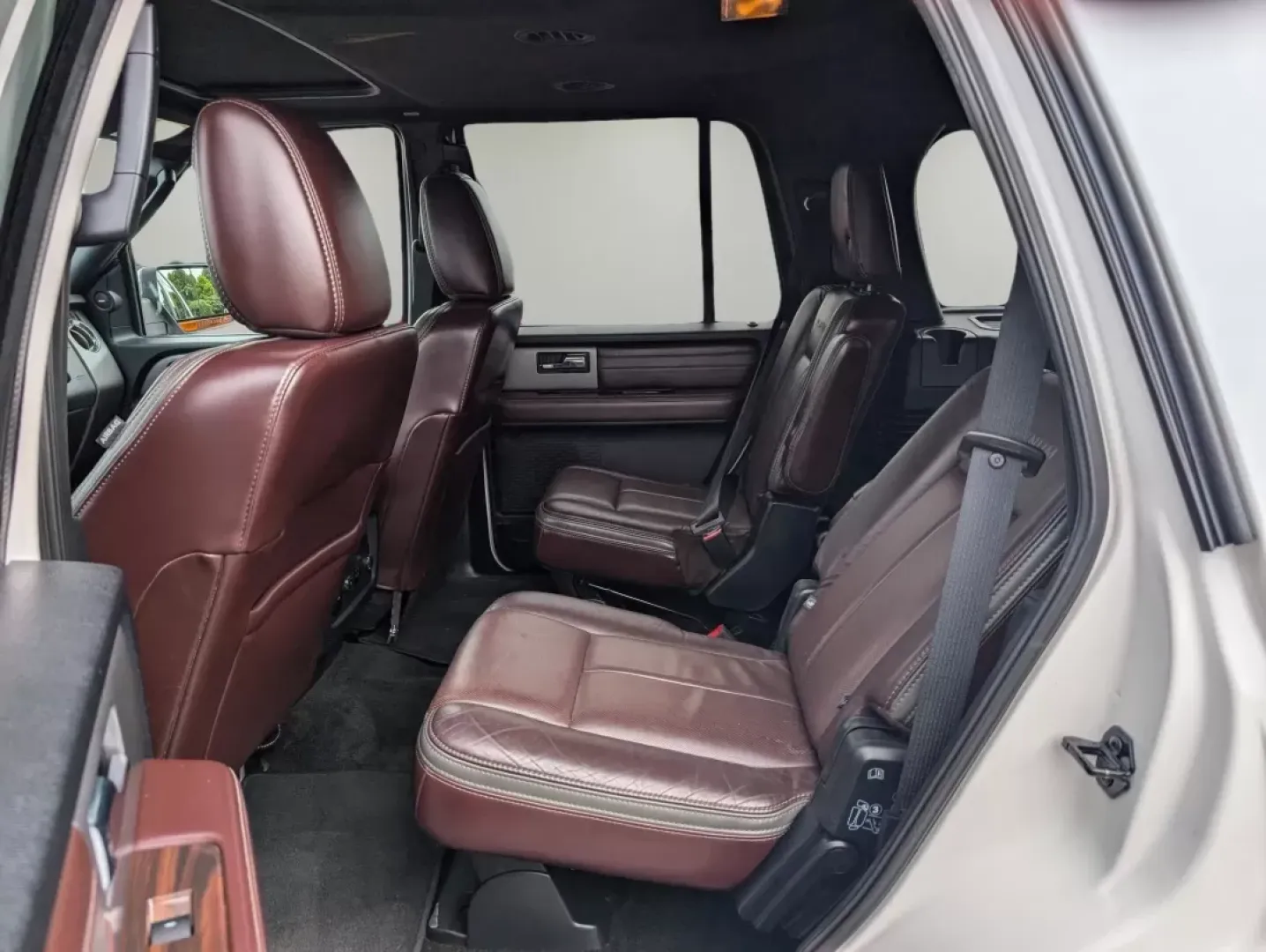 2017 Ford Expedition Platinum (1FMJU1LT8HE) with an Other engine, located at 5115 14th Ave., Columbus, GA, 31904, (706) 323-0345, 32.511494, -84.971046 - Discover the ultimate family SUV that combines power, luxury, and versatility-the 2017 Ford Expedition Platinum! Perfect for growing families and weekend adventures, this vehicle offers ample space, advanced safety features, and unmatched comfort. Whether you're embarking on a cross-country road tri - Photo#10