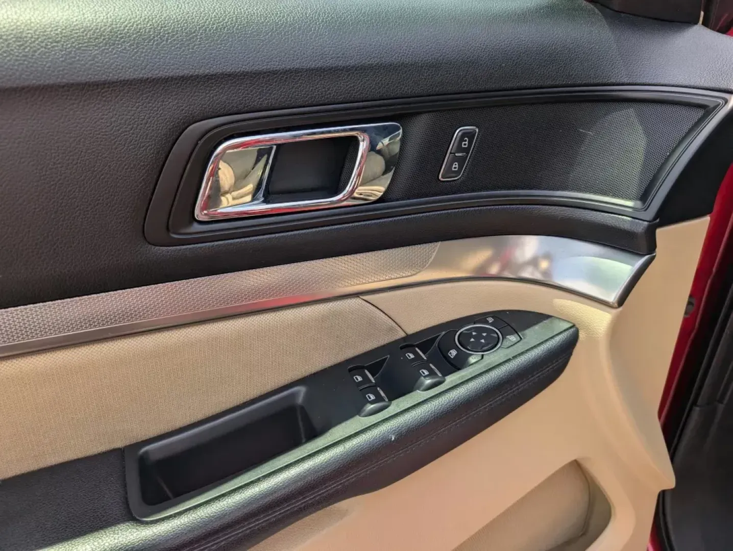 2017 Ford Explorer Base (1FM5K7BH5HG) with an Intercooled Turbo Premium Unleaded I-4 2.3 L/140 engine, 6-Speed Automatic w/OD transmission, located at 3959 U.S. 80 W, Phenix City, AL, 36870, (334) 297-4885, 32.469296, -85.135185 - 2017 Ford Explorer Base - Photo#8