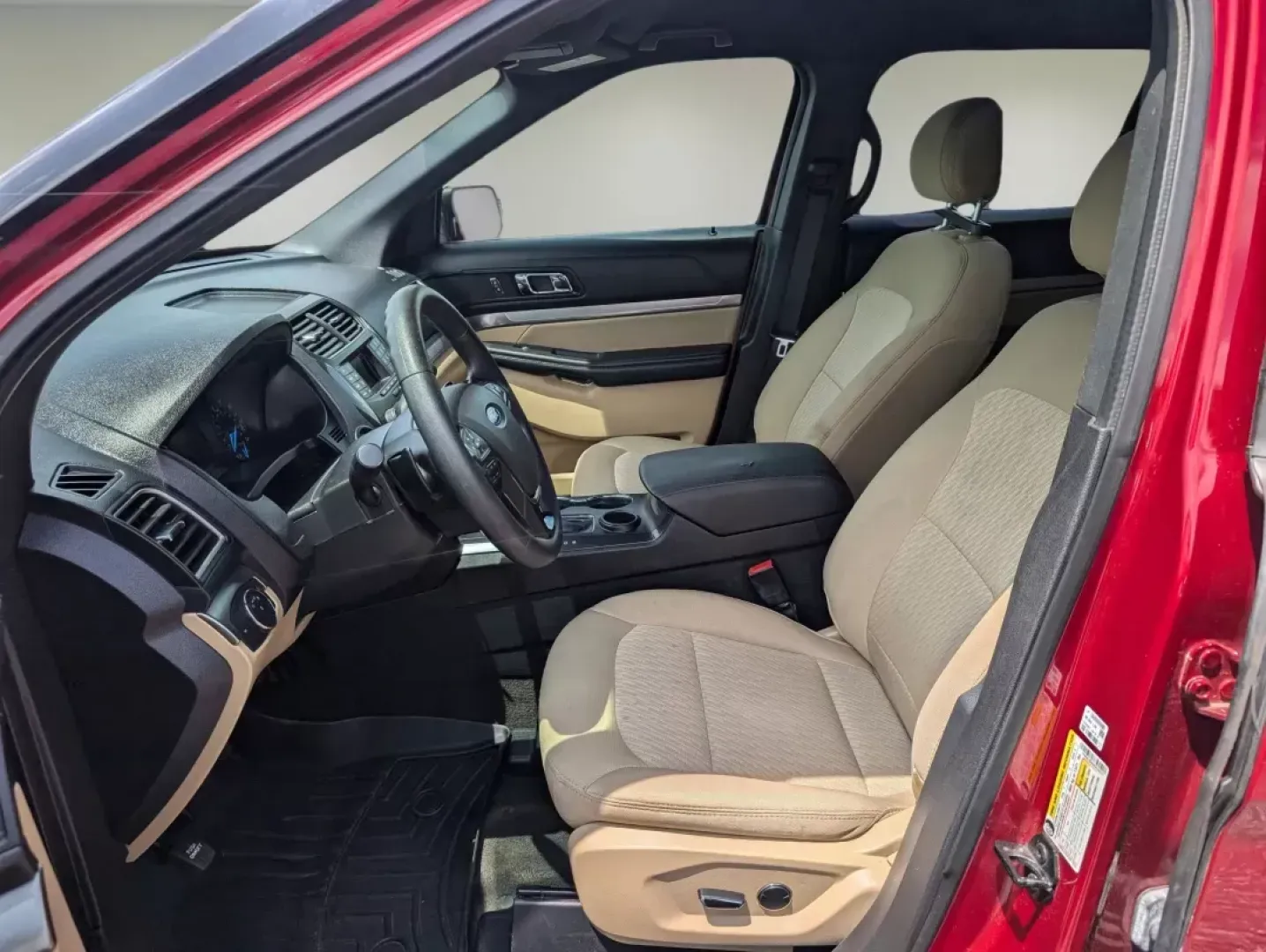 2017 Ford Explorer Base (1FM5K7BH5HG) with an Intercooled Turbo Premium Unleaded I-4 2.3 L/140 engine, 6-Speed Automatic w/OD transmission, located at 3959 U.S. 80 W, Phenix City, AL, 36870, (334) 297-4885, 32.469296, -85.135185 - 2017 Ford Explorer Base - Photo#9