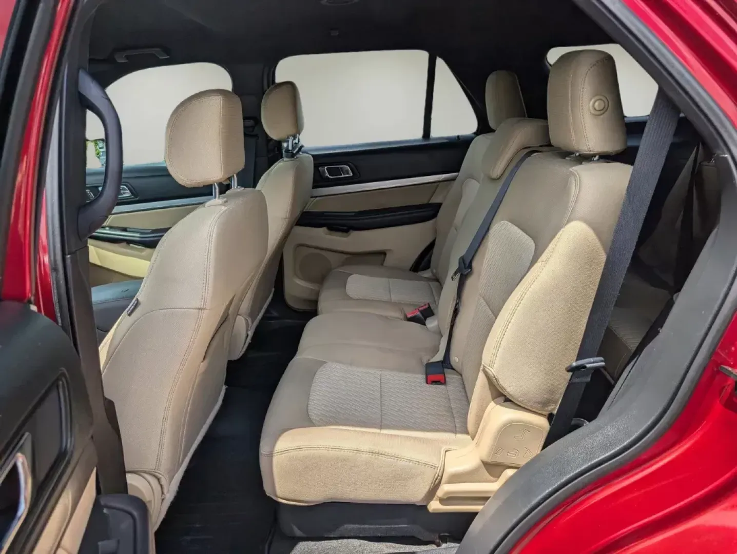 2017 Ford Explorer Base (1FM5K7BH5HG) with an Intercooled Turbo Premium Unleaded I-4 2.3 L/140 engine, 6-Speed Automatic w/OD transmission, located at 3959 U.S. 80 W, Phenix City, AL, 36870, (334) 297-4885, 32.469296, -85.135185 - 2017 Ford Explorer Base - Photo#10