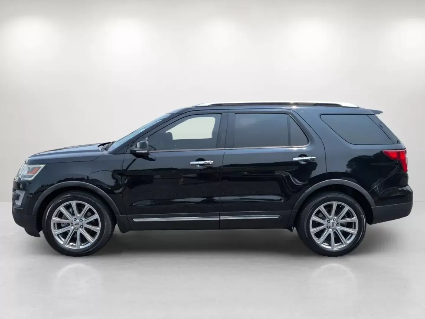 2017 Ford Explorer Limited (1FM5K7F85HG) with an Other engine, located at 7000 Northlake Connector, Columbus, GA, 31904, (706) 987-8085, 32.524975, -84.978134 - 2017 Ford Explorer Limited - Photo#7