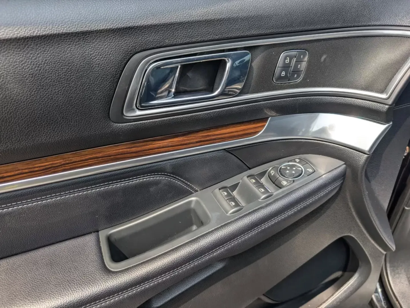 2017 Ford Explorer Limited (1FM5K7F85HG) with an Other engine, located at 7000 Northlake Connector, Columbus, GA, 31904, (706) 987-8085, 32.524975, -84.978134 - 2017 Ford Explorer Limited - Photo#8