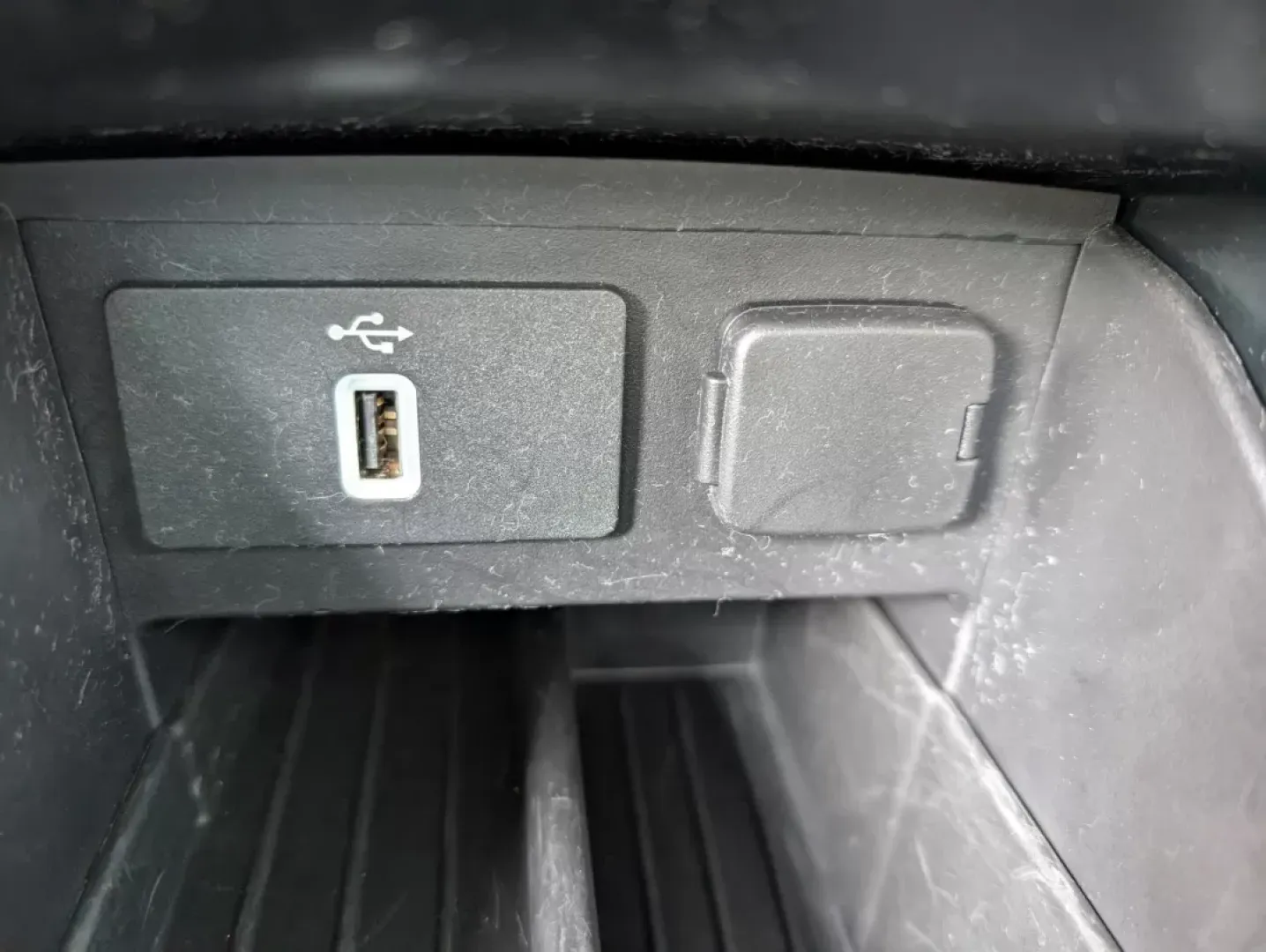 2017 Ford Explorer Limited (1FM5K7F85HG) with an Other engine, located at 7000 Northlake Connector, Columbus, GA, 31904, (706) 987-8085, 32.524975, -84.978134 - 2017 Ford Explorer Limited - Photo#13