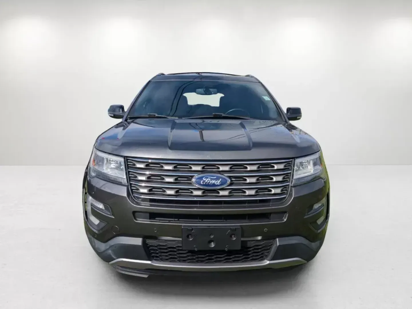 2017 Ford Explorer XLT (1FM5K8D83HG) with an Regular Unleaded V-6 3.5 L/213 engine, 6-Speed Automatic w/OD transmission, located at 3959 U.S. 80 W, Phenix City, AL, 36870, (334) 297-4885, 32.469296, -85.135185 - 2017 Ford Explorer XLT - Photo#2