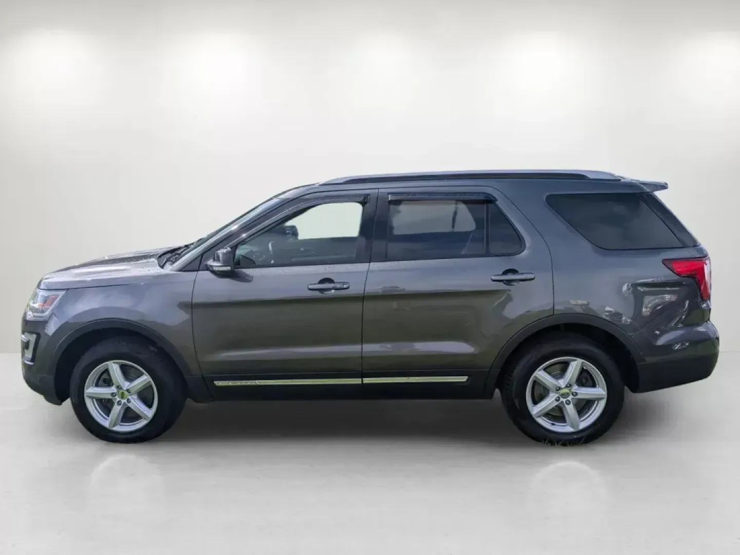 2017 Ford Explorer XLT (1FM5K8D83HG) with an Regular Unleaded V-6 3.5 L/213 engine, 6-Speed Automatic w/OD transmission, located at 3959 U.S. 80 W, Phenix City, AL, 36870, (334) 297-4885, 32.469296, -85.135185 - 2017 Ford Explorer XLT - Photo#8