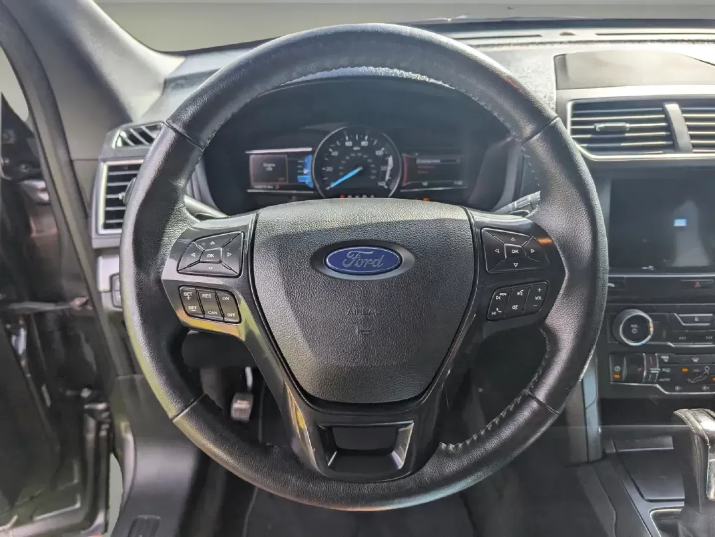 2017 Ford Explorer XLT (1FM5K8D83HG) with an Regular Unleaded V-6 3.5 L/213 engine, 6-Speed Automatic w/OD transmission, located at 3959 U.S. 80 W, Phenix City, AL, 36870, (334) 297-4885, 32.469296, -85.135185 - 2017 Ford Explorer XLT - Photo#16