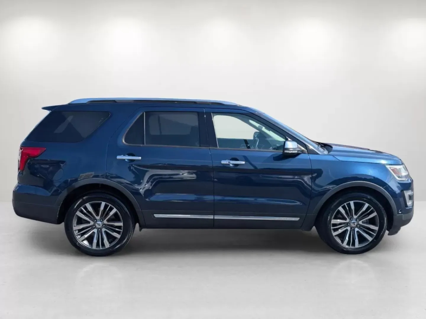 2017 Ford Explorer Platinum (1FM5K8HT7HG) with an Other engine, located at 7000 Northlake Connector, Columbus, GA, 31904, (706) 987-8085, 32.524975, -84.978134 - **Discover the Ultimate Family SUV: 2017 Ford Explorer Platinum at Gils Auto!**<br /> <br /> Are you looking for a vehicle that can transform your family outings into unforgettable adventures? The 2017 Ford Explorer Platinum is the perfect solution for growing families, outdoor enthusiasts, and anyo - Photo#4