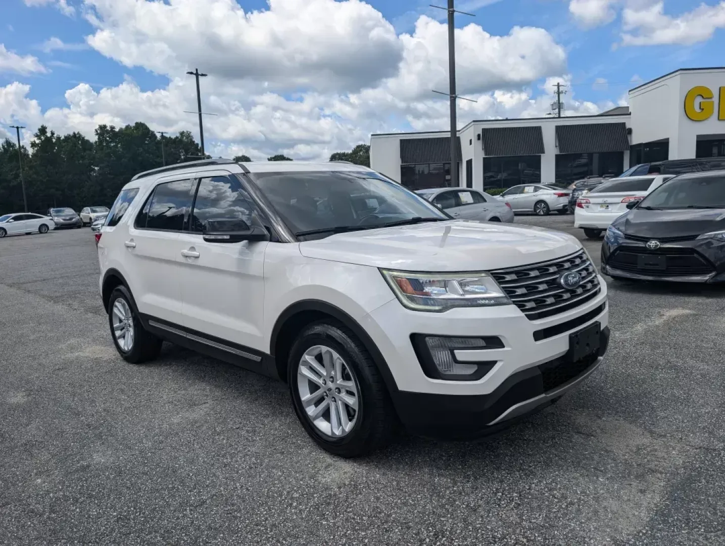 2017 Ford Explorer XLT (1FM5K7D86HG) with an Other engine, located at 3959 U.S. 80 W, Phenix City, AL, 36870, (334) 297-4885, 32.469296, -85.135185 - **Discover Adventure with the 2017 Ford Explorer XLT Your Perfect Family SUV!**<br /> <br /> Are you ready to embark on new family adventures or make those daily commutes more enjoyable? Picture this: a spacious, comfortable SUV that's ready for weekend getaways, school drop-offs, and everything in - Photo#2