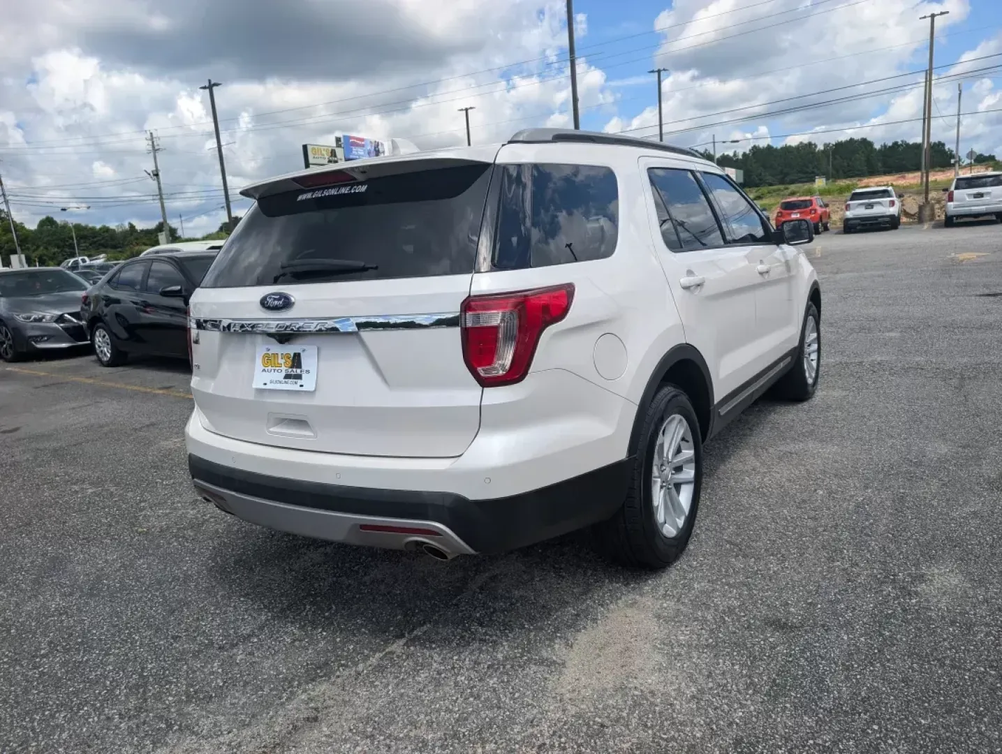 2017 Ford Explorer XLT (1FM5K7D86HG) with an Other engine, located at 3959 U.S. 80 W, Phenix City, AL, 36870, (334) 297-4885, 32.469296, -85.135185 - **Discover Adventure with the 2017 Ford Explorer XLT Your Perfect Family SUV!**<br /> <br /> Are you ready to embark on new family adventures or make those daily commutes more enjoyable? Picture this: a spacious, comfortable SUV that's ready for weekend getaways, school drop-offs, and everything in - Photo#4