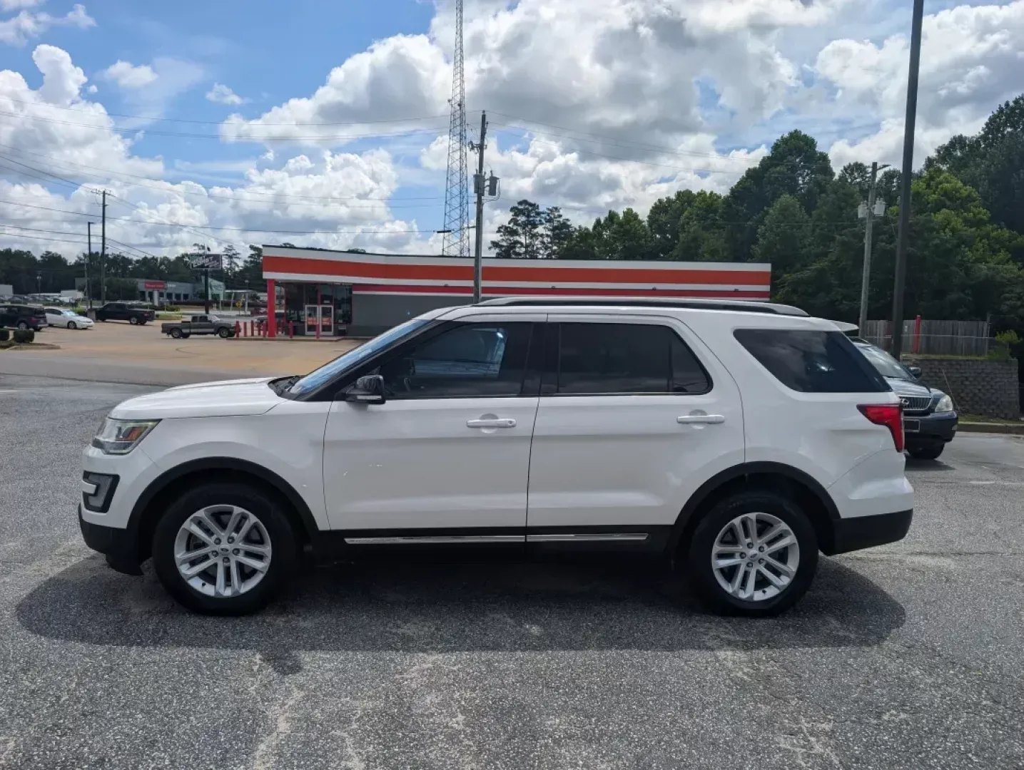 2017 Ford Explorer XLT (1FM5K7D86HG) with an Other engine, located at 3959 U.S. 80 W, Phenix City, AL, 36870, (334) 297-4885, 32.469296, -85.135185 - **Discover Adventure with the 2017 Ford Explorer XLT Your Perfect Family SUV!**<br /> <br /> Are you ready to embark on new family adventures or make those daily commutes more enjoyable? Picture this: a spacious, comfortable SUV that's ready for weekend getaways, school drop-offs, and everything in - Photo#7