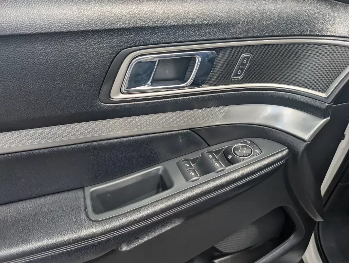 2017 Ford Explorer XLT (1FM5K7D86HG) with an Other engine, located at 3959 U.S. 80 W, Phenix City, AL, 36870, (334) 297-4885, 32.469296, -85.135185 - **Discover Adventure with the 2017 Ford Explorer XLT Your Perfect Family SUV!**<br /> <br /> Are you ready to embark on new family adventures or make those daily commutes more enjoyable? Picture this: a spacious, comfortable SUV that's ready for weekend getaways, school drop-offs, and everything in - Photo#8