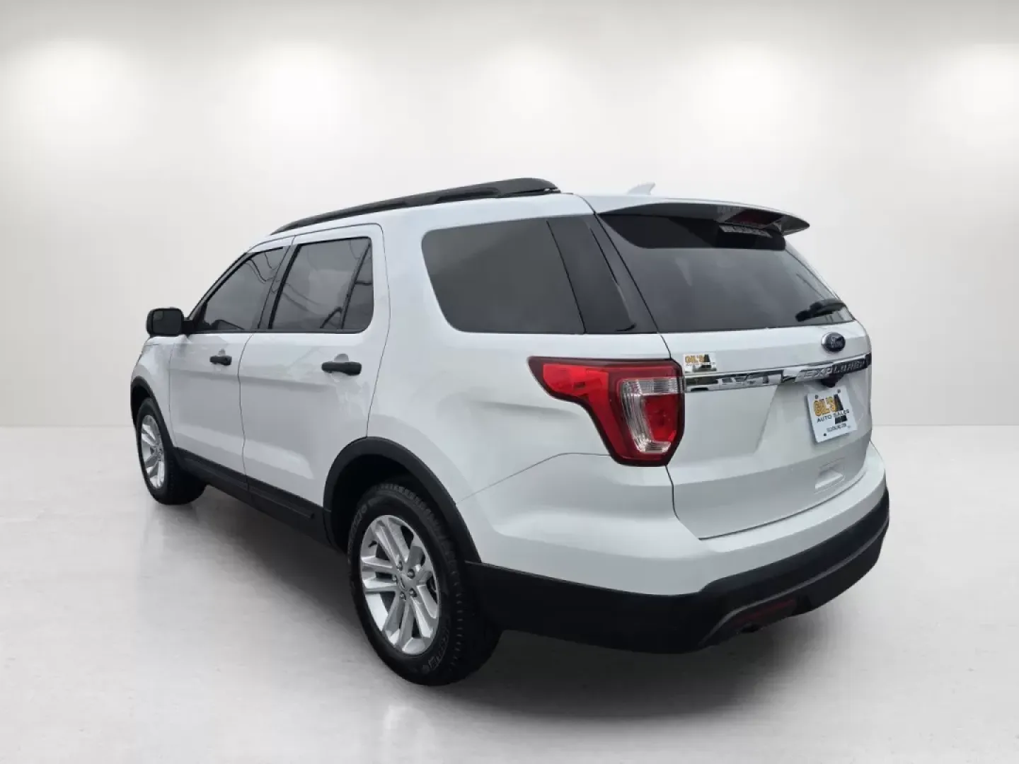 2017 Ford Explorer Base (1FM5K7B82HG) with an Other engine, located at 1430 Gateway Drive, Opelika, AL, 36801, (334) 239-0944, 32.637871, -85.409790 - **Unleash Adventure with the 2017 Ford Explorer at Gils Auto - Phenix City!**<br /> <br /> Are you ready to explore new horizons with your family or embark on thrilling weekend adventures? The 2017 Ford Explorer, available now at Gils Auto in Phenix City, AL, is the perfect vehicle to elevate your l - Photo#5