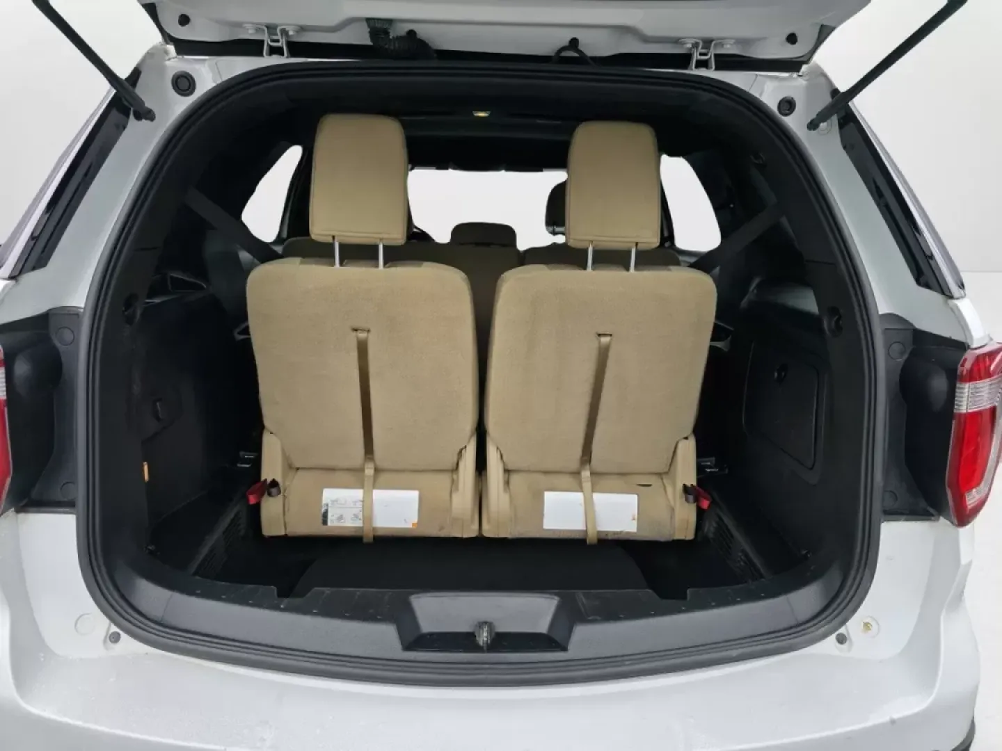 2017 Ford Explorer Base (1FM5K7B82HG) with an Other engine, located at 1430 Gateway Drive, Opelika, AL, 36801, (334) 239-0944, 32.637871, -85.409790 - **Unleash Adventure with the 2017 Ford Explorer at Gils Auto - Phenix City!**<br /> <br /> Are you ready to explore new horizons with your family or embark on thrilling weekend adventures? The 2017 Ford Explorer, available now at Gils Auto in Phenix City, AL, is the perfect vehicle to elevate your l - Photo#8