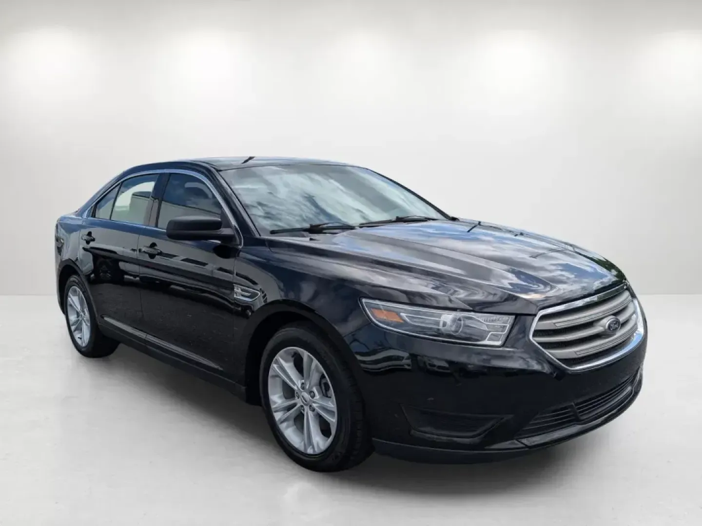 2017 Ford Taurus SE (1FAHP2D84HG) with an Other engine, located at 3959 U.S. 80 W, Phenix City, AL, 36870, (334) 297-4885, 32.469296, -85.135185 - **Experience Comfort and Reliability with the 2017 Ford Taurus SE at Gils Auto - Columbus #2!**<br /> <br /> Are you in search of a dependable sedan that seamlessly combines comfort, style, and affordability? Look no further than this stunning 2017 Ford Taurus SE, now available at Gils Auto - Columb - Photo#3