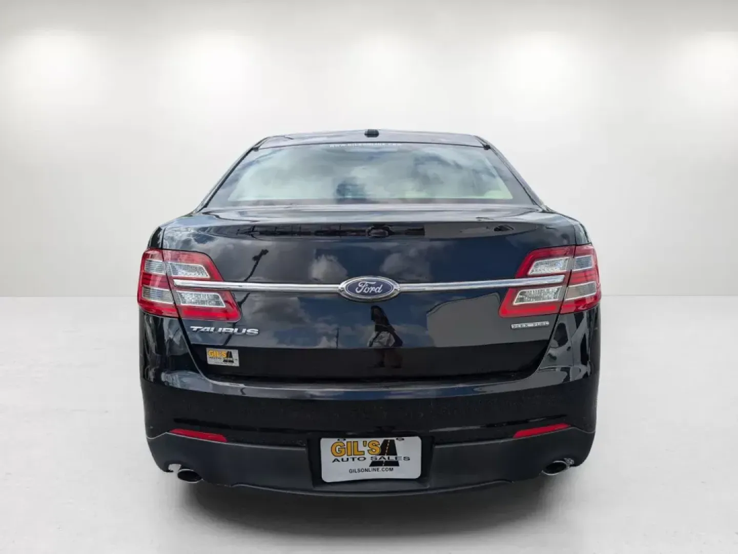 2017 Ford Taurus SE (1FAHP2D84HG) with an Other engine, located at 3959 U.S. 80 W, Phenix City, AL, 36870, (334) 297-4885, 32.469296, -85.135185 - **Experience Comfort and Reliability with the 2017 Ford Taurus SE at Gils Auto - Columbus #2!**<br /> <br /> Are you in search of a dependable sedan that seamlessly combines comfort, style, and affordability? Look no further than this stunning 2017 Ford Taurus SE, now available at Gils Auto - Columb - Photo#6