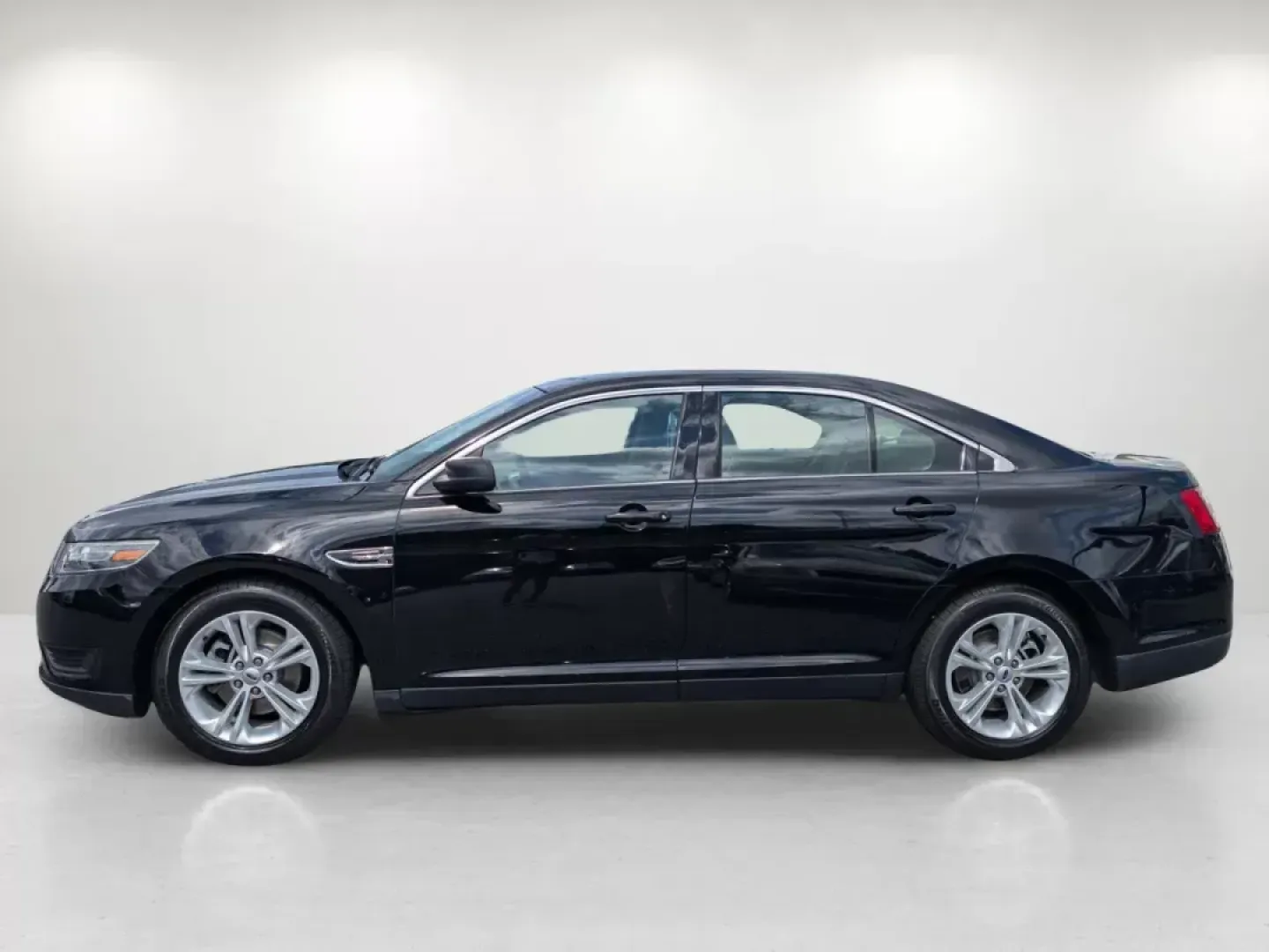 2017 Ford Taurus SE (1FAHP2D84HG) with an Other engine, located at 3959 U.S. 80 W, Phenix City, AL, 36870, (334) 297-4885, 32.469296, -85.135185 - **Experience Comfort and Reliability with the 2017 Ford Taurus SE at Gils Auto - Columbus #2!**<br /> <br /> Are you in search of a dependable sedan that seamlessly combines comfort, style, and affordability? Look no further than this stunning 2017 Ford Taurus SE, now available at Gils Auto - Columb - Photo#8