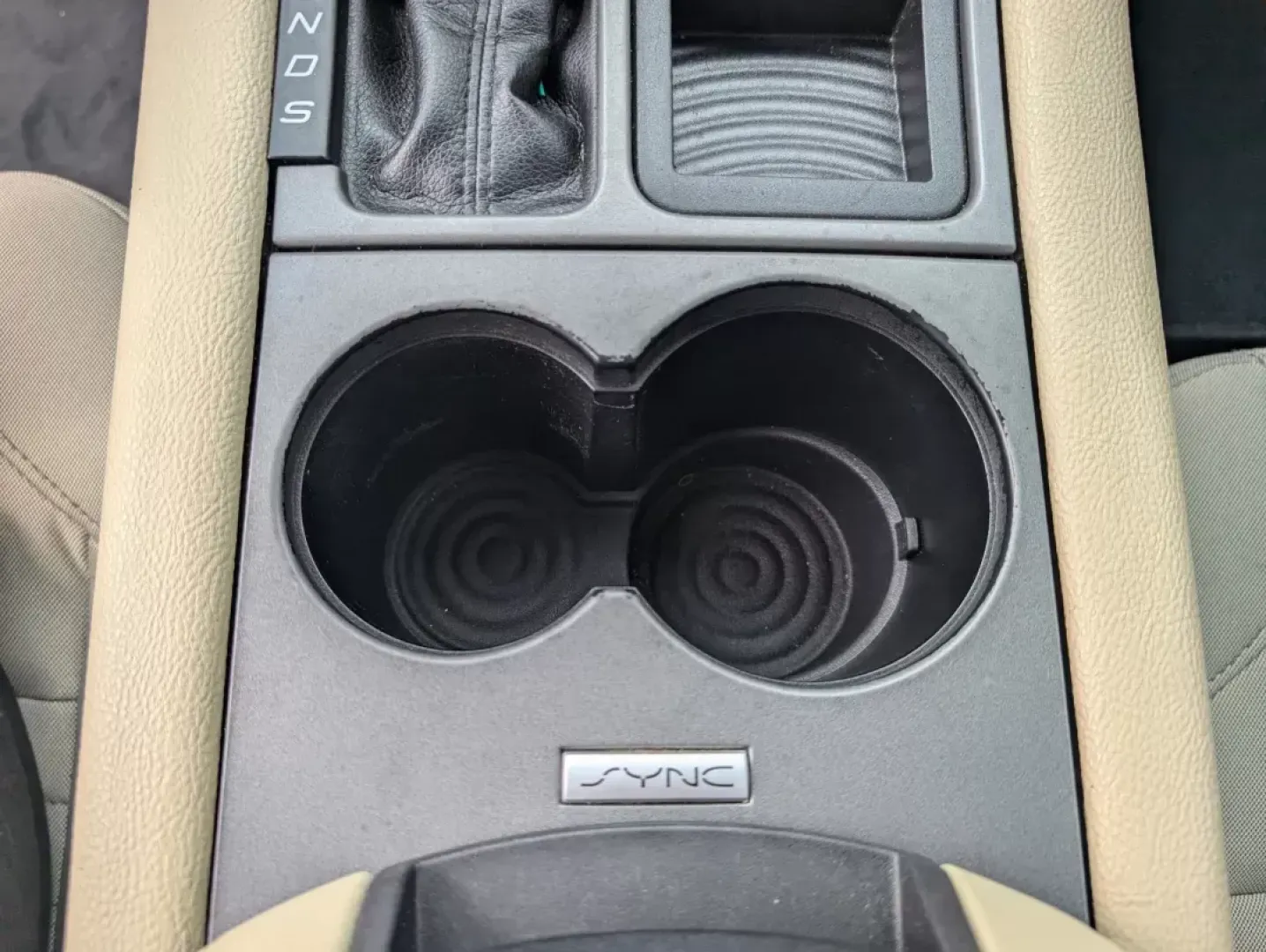 2017 Ford Taurus SE (1FAHP2D84HG) with an Other engine, located at 3959 U.S. 80 W, Phenix City, AL, 36870, (334) 297-4885, 32.469296, -85.135185 - **Experience Comfort and Reliability with the 2017 Ford Taurus SE at Gils Auto - Columbus #2!**<br /> <br /> Are you in search of a dependable sedan that seamlessly combines comfort, style, and affordability? Look no further than this stunning 2017 Ford Taurus SE, now available at Gils Auto - Columb - Photo#13