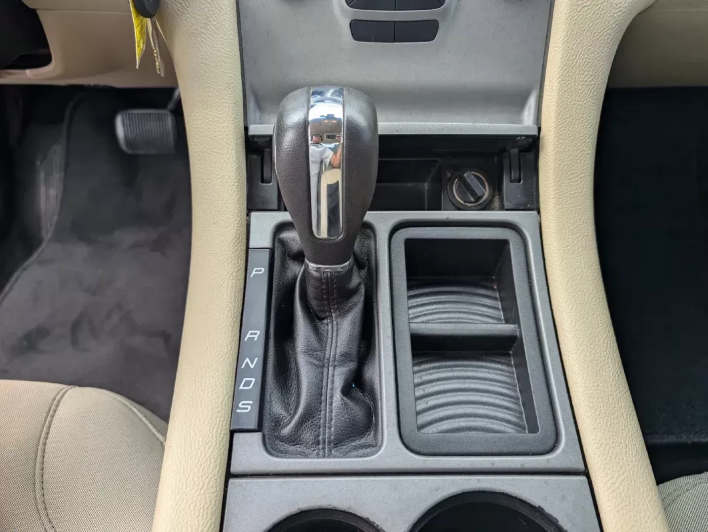 2017 Ford Taurus SE (1FAHP2D84HG) with an Other engine, located at 3959 U.S. 80 W, Phenix City, AL, 36870, (334) 297-4885, 32.469296, -85.135185 - **Experience Comfort and Reliability with the 2017 Ford Taurus SE at Gils Auto - Columbus #2!**<br /> <br /> Are you in search of a dependable sedan that seamlessly combines comfort, style, and affordability? Look no further than this stunning 2017 Ford Taurus SE, now available at Gils Auto - Columb - Photo#14