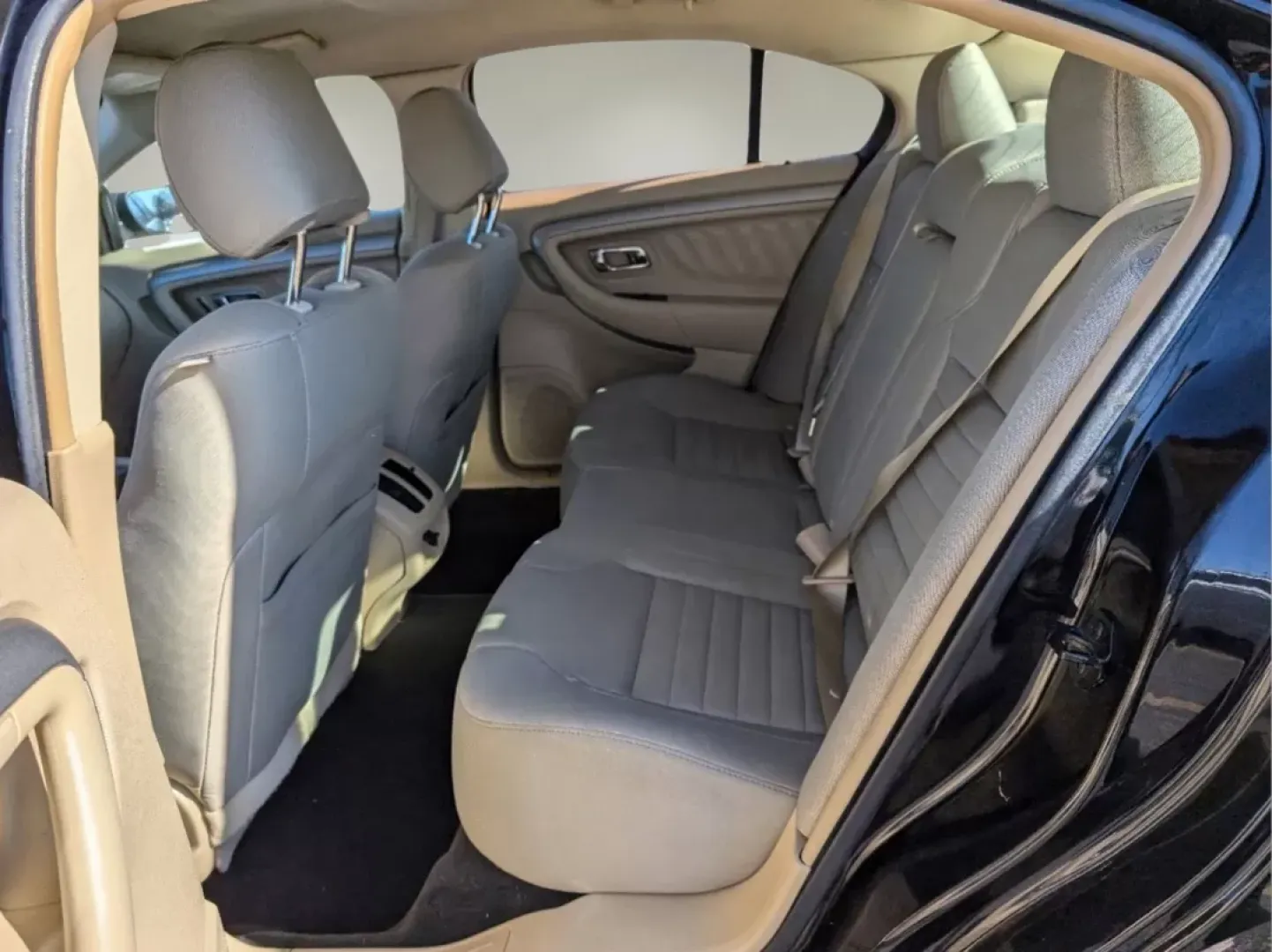 2017 Ford Taurus SE (1FAHP2D81HG) with an Other engine, located at 7000 Northlake Connector, Columbus, GA, 31904, (706) 987-8085, 32.524975, -84.978134 - **Elevate Your Driving Experience with a 2017 Ford Taurus SE from Gils Auto - Columbus #2!**<br /> <br /> If you're seeking a reliable sedan that perfectly fits your lifestyle, look no further than the 2017 Ford Taurus SE available at Gils Auto - Columbus #2. Whether you're navigating the bustling s - Photo#9