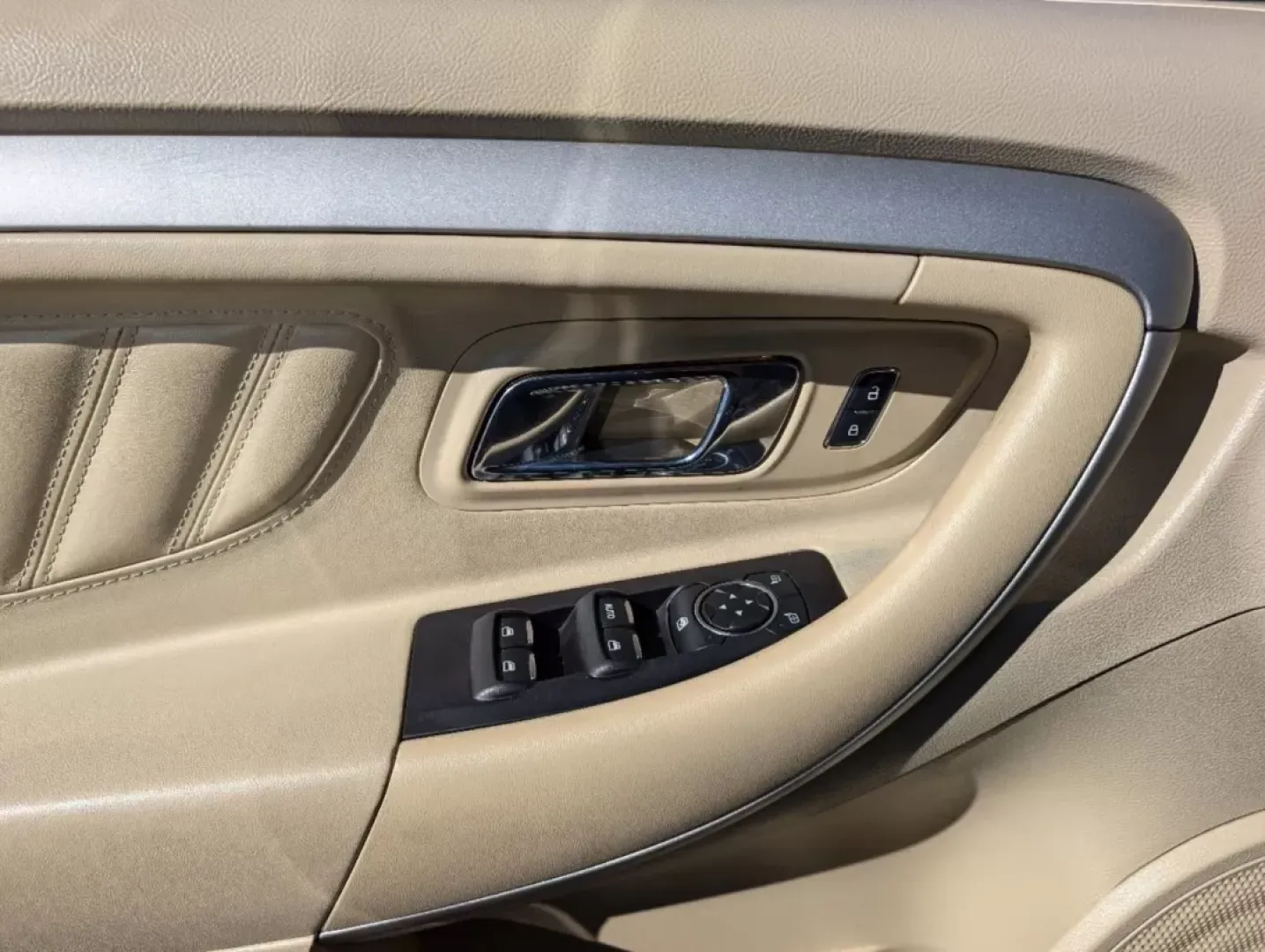 2017 Ford Taurus SE (1FAHP2D81HG) with an Other engine, located at 7000 Northlake Connector, Columbus, GA, 31904, (706) 987-8085, 32.524975, -84.978134 - **Elevate Your Driving Experience with a 2017 Ford Taurus SE from Gils Auto - Columbus #2!**<br /> <br /> If you're seeking a reliable sedan that perfectly fits your lifestyle, look no further than the 2017 Ford Taurus SE available at Gils Auto - Columbus #2. Whether you're navigating the bustling s - Photo#13