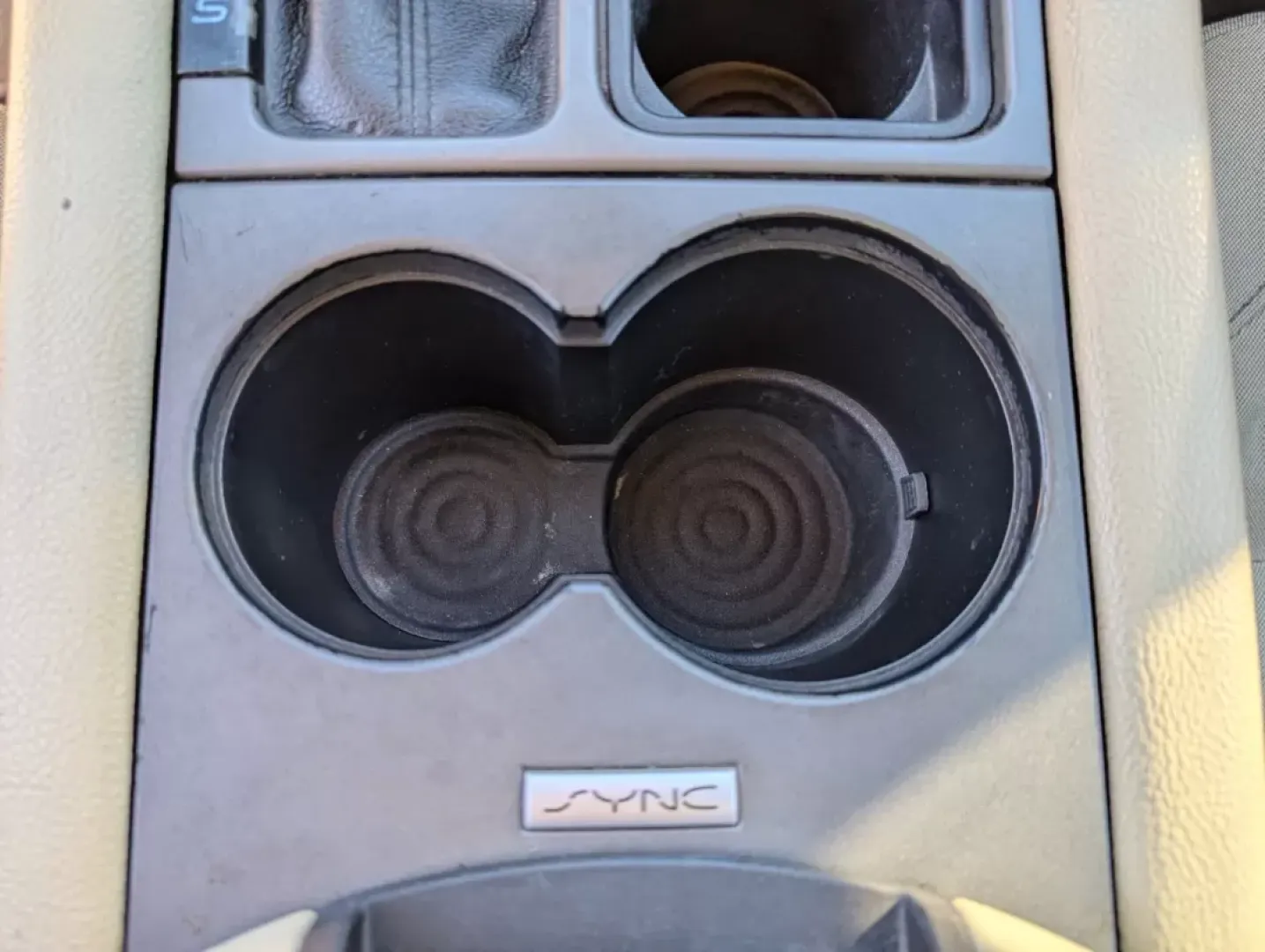 2017 Ford Taurus SE (1FAHP2D81HG) with an Other engine, located at 7000 Northlake Connector, Columbus, GA, 31904, (706) 987-8085, 32.524975, -84.978134 - **Elevate Your Driving Experience with a 2017 Ford Taurus SE from Gils Auto - Columbus #2!**<br /> <br /> If you're seeking a reliable sedan that perfectly fits your lifestyle, look no further than the 2017 Ford Taurus SE available at Gils Auto - Columbus #2. Whether you're navigating the bustling s - Photo#14