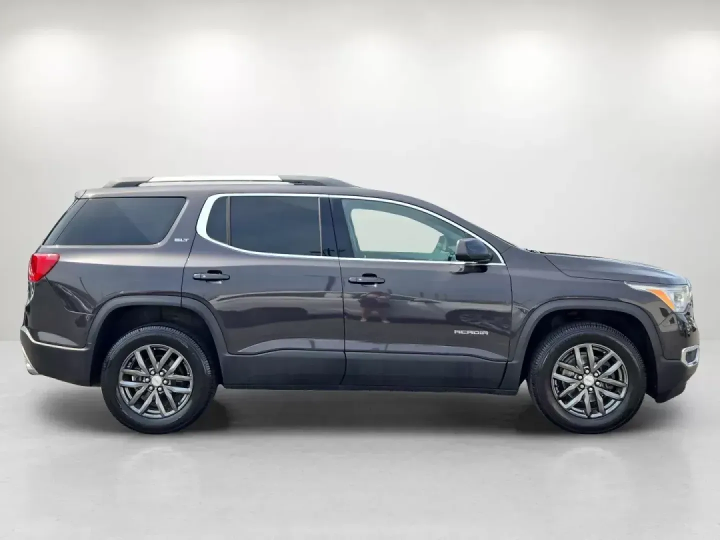 2017 /Jet Black GMC Acadia SLT (1GKKNMLS4HZ) with an Other engine, located at 804 22nd Ave, Phenix City, AL, 36870, (334) 297-1860, 32.484749, -85.024475 - **Experience the Freedom of Adventure with the 2017 GMC Acadia SLT at Gils Auto - Phenix City #2**<br /> <br /> Are you ready to elevate your family outings or weekend getaways? The 2017 GMC Acadia SLT is the ideal SUV for those who crave the perfect blend of comfort, space, and capability. Featurin - Photo#3