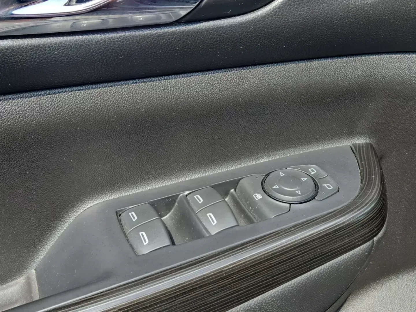 2017 /Jet Black GMC Acadia SLT (1GKKNMLS4HZ) with an Other engine, located at 804 22nd Ave, Phenix City, AL, 36870, (334) 297-1860, 32.484749, -85.024475 - **Experience the Freedom of Adventure with the 2017 GMC Acadia SLT at Gils Auto - Phenix City #2**<br /> <br /> Are you ready to elevate your family outings or weekend getaways? The 2017 GMC Acadia SLT is the ideal SUV for those who crave the perfect blend of comfort, space, and capability. Featurin - Photo#10