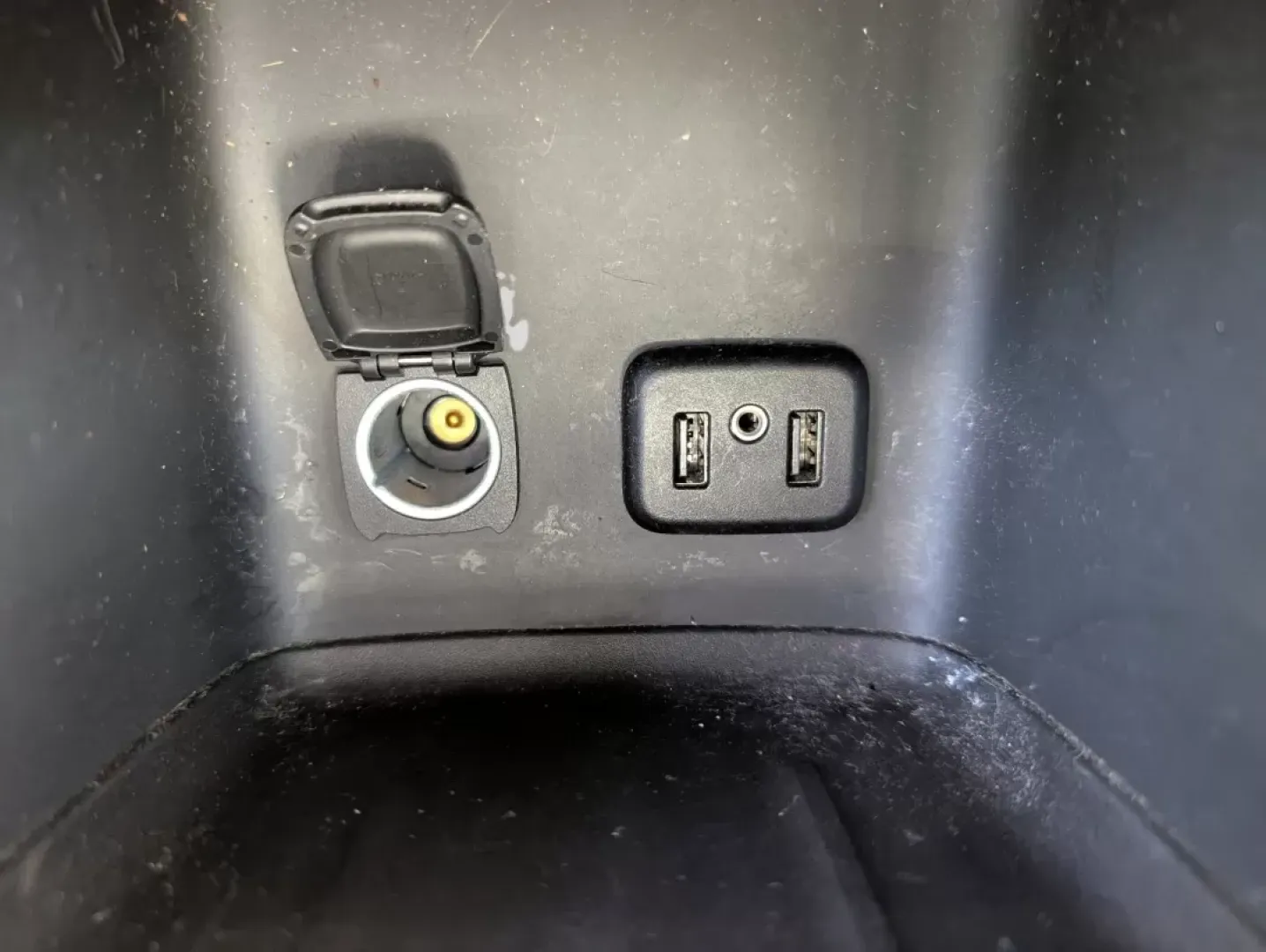 2017 /Cocoa/ Light Ash Gray GMC Acadia SLT (1GKKNMLS1HZ) with an Other engine, located at 3959 U.S. 80 W, Phenix City, AL, 36870, (334) 297-4885, 32.469296, -85.135185 - **Discover the Perfect Family SUV at Gils Auto Drive Your Dreams Today!**<br /> <br /> Are you searching for a reliable and spacious vehicle that fits seamlessly into your family's active lifestyle? Look no further than the 2017 GMC Acadia SLT, available now at Gils Auto in Phenix City, AL. Perfect - Photo#16