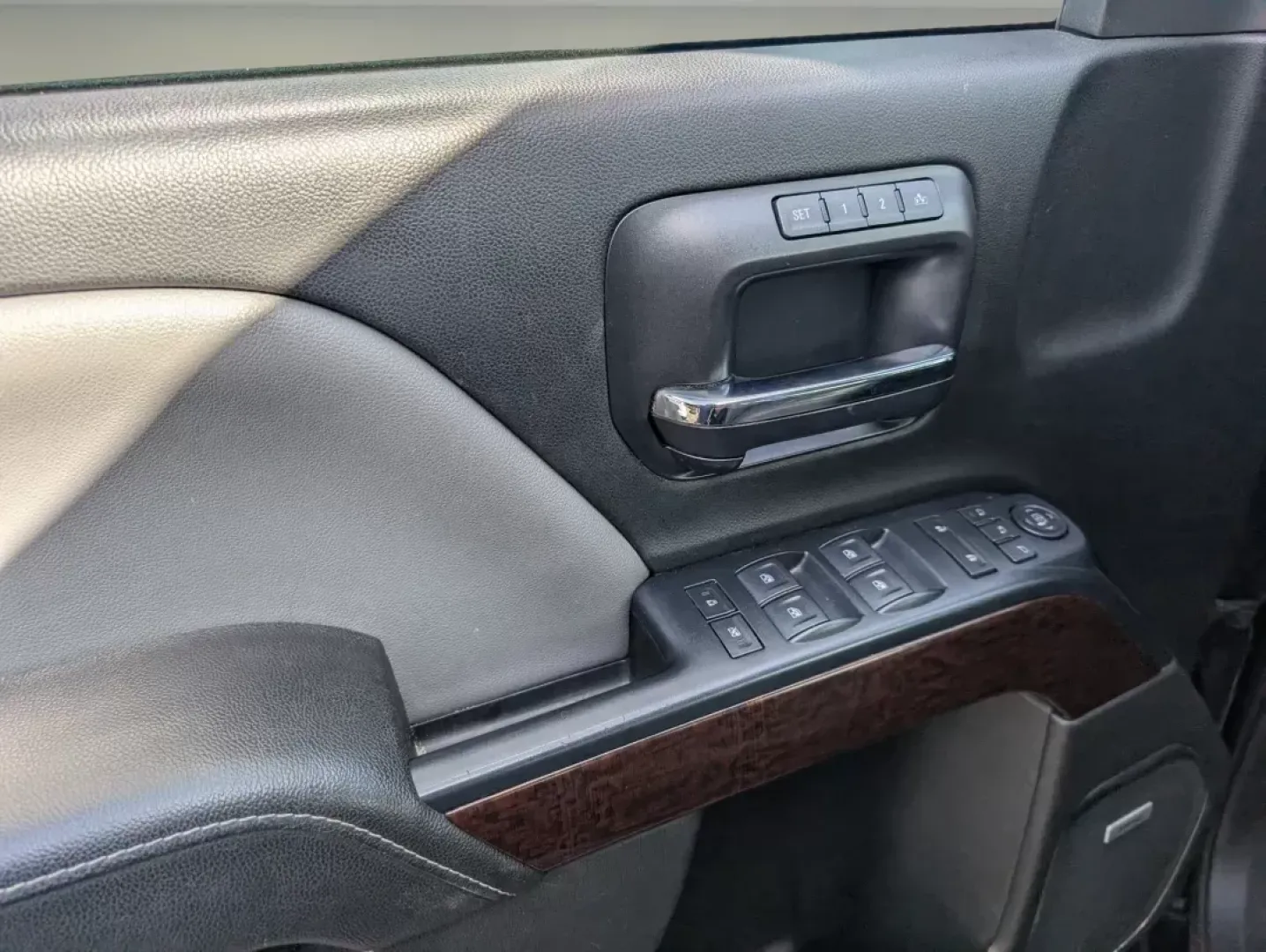 2017 /Dark Ash seats with Jet Black interior accents GMC Sierra 1500 SLT (3GTU2NEC1HG) with an Gas V8 5.3L/325 engine, 8-Speed Automatic transmission, located at 804 22nd Ave, Phenix City, AL, 36870, (334) 297-1860, 32.484749, -85.024475 - 2017 GMC Sierra 1500 SLT - Photo#9