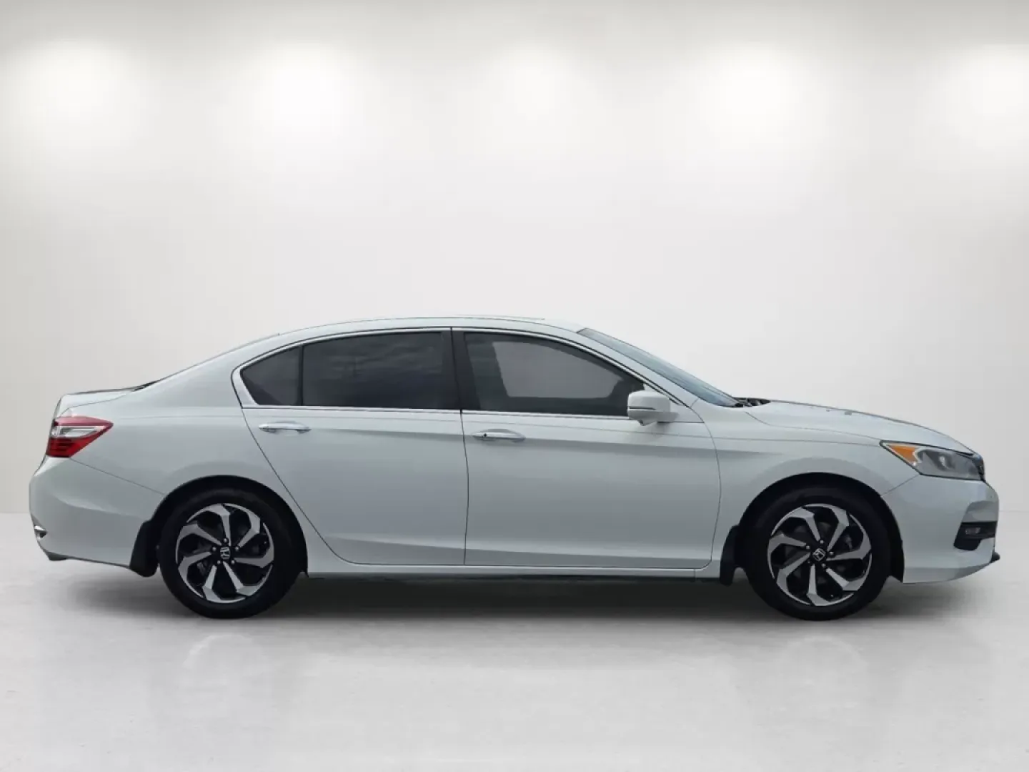 2017 Honda Accord Sedan EX (1HGCR2F06HA) with an Other engine, located at 804 22nd Ave, Phenix City, AL, 36870, (334) 297-1860, 32.484749, -85.024475 - **Drive Your Lifestyle Forward with the 2017 Honda Accord Sedan Your Perfect Companion for Every Journey!**<br /> <br /> Are you ready to elevate your daily commute or embark on unforgettable family road trips? At Gils Auto in Phenix City, AL, we understand that every drive matters, and the 2017 Ho - Photo#4