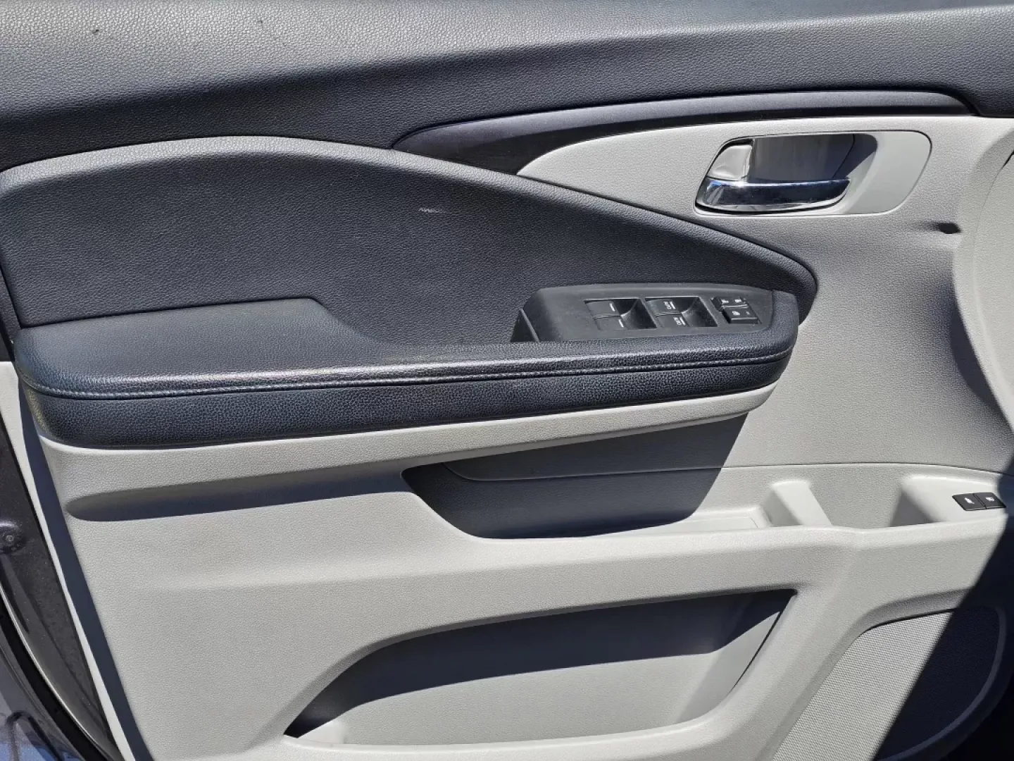 2017 Honda Pilot EX-L (5FNYF5H88HB) with an Other engine, located at 5115 14th Ave., Columbus, GA, 31904, (706) 323-0345, 32.511494, -84.971046 - **Discover Your Next Adventure with the 2017 Honda Pilot EX-L at Gils Auto!**<br /> <br /> Are you ready to elevate your family road trips or weekend getaways? The 2017 Honda Pilot EX-L is your ideal companion for creating unforgettable memories, whether you're heading to local attractions in Phenix - Photo#8