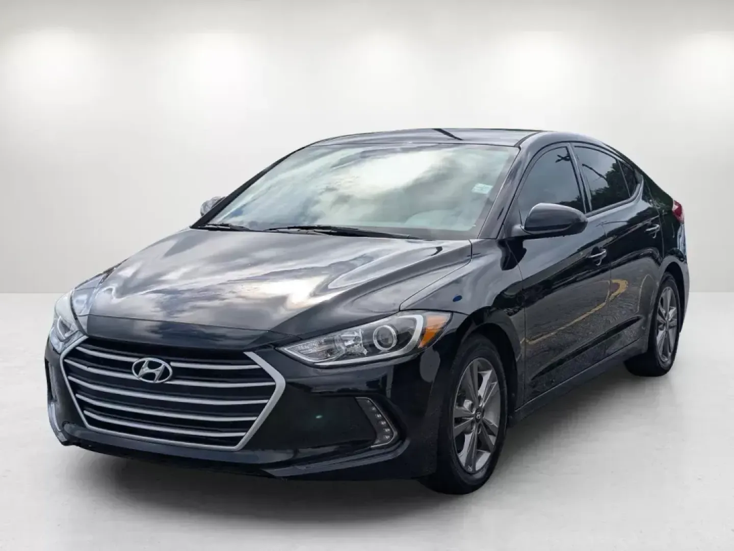 2017 /Gray Hyundai Elantra SE (5NPD84LF9HH) with an Regular Unleaded I-4 2.0 L/122 engine, located at 3959 U.S. 80 W, Phenix City, AL, 36870, (334) 297-4885, 32.469296, -85.135185 - 2017 Hyundai Elantra SE - Photo#1