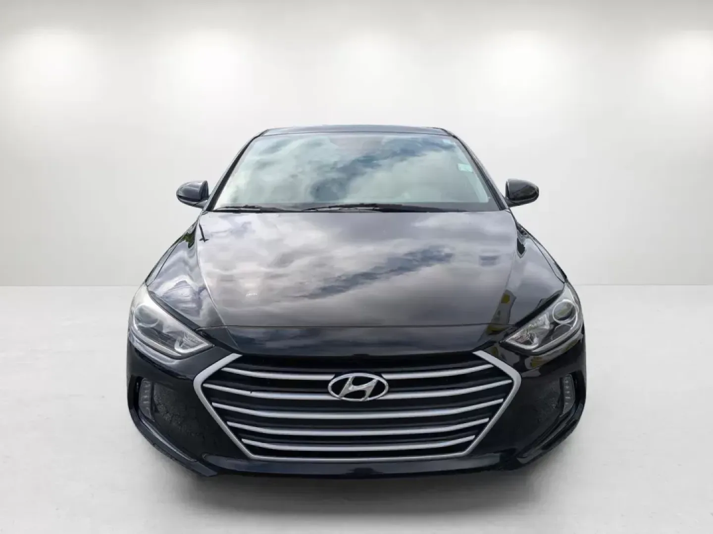 2017 /Gray Hyundai Elantra SE (5NPD84LF9HH) with an Regular Unleaded I-4 2.0 L/122 engine, located at 3959 U.S. 80 W, Phenix City, AL, 36870, (334) 297-4885, 32.469296, -85.135185 - 2017 Hyundai Elantra SE - Photo#2