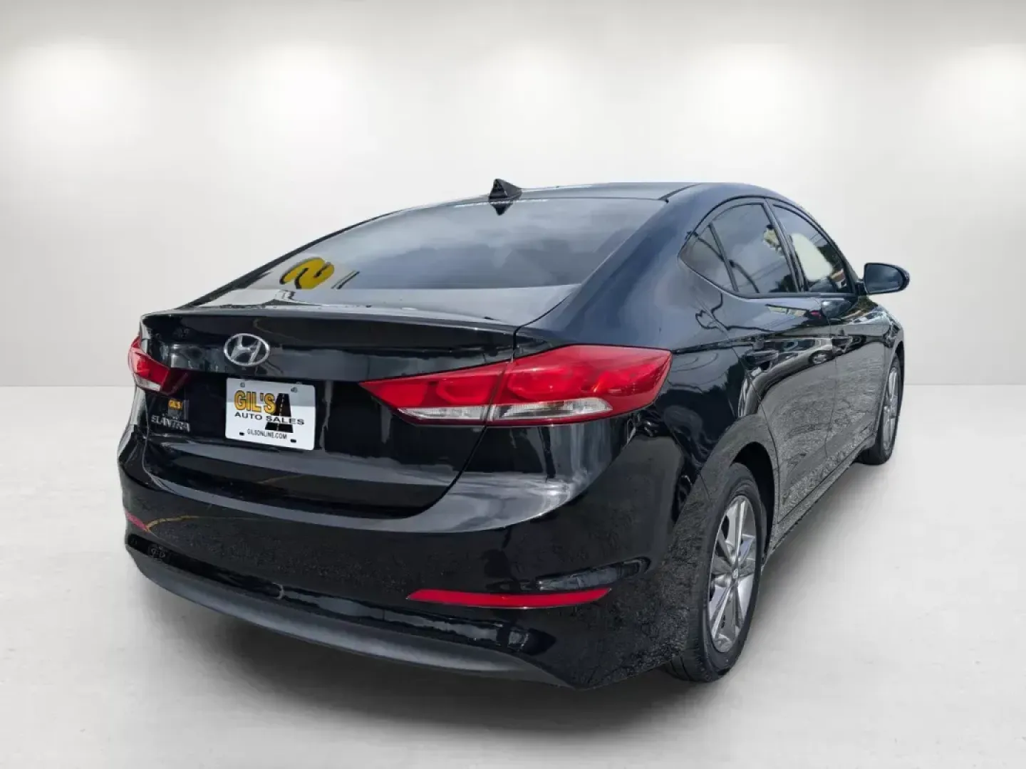 2017 /Gray Hyundai Elantra SE (5NPD84LF9HH) with an Regular Unleaded I-4 2.0 L/122 engine, located at 3959 U.S. 80 W, Phenix City, AL, 36870, (334) 297-4885, 32.469296, -85.135185 - 2017 Hyundai Elantra SE - Photo#5