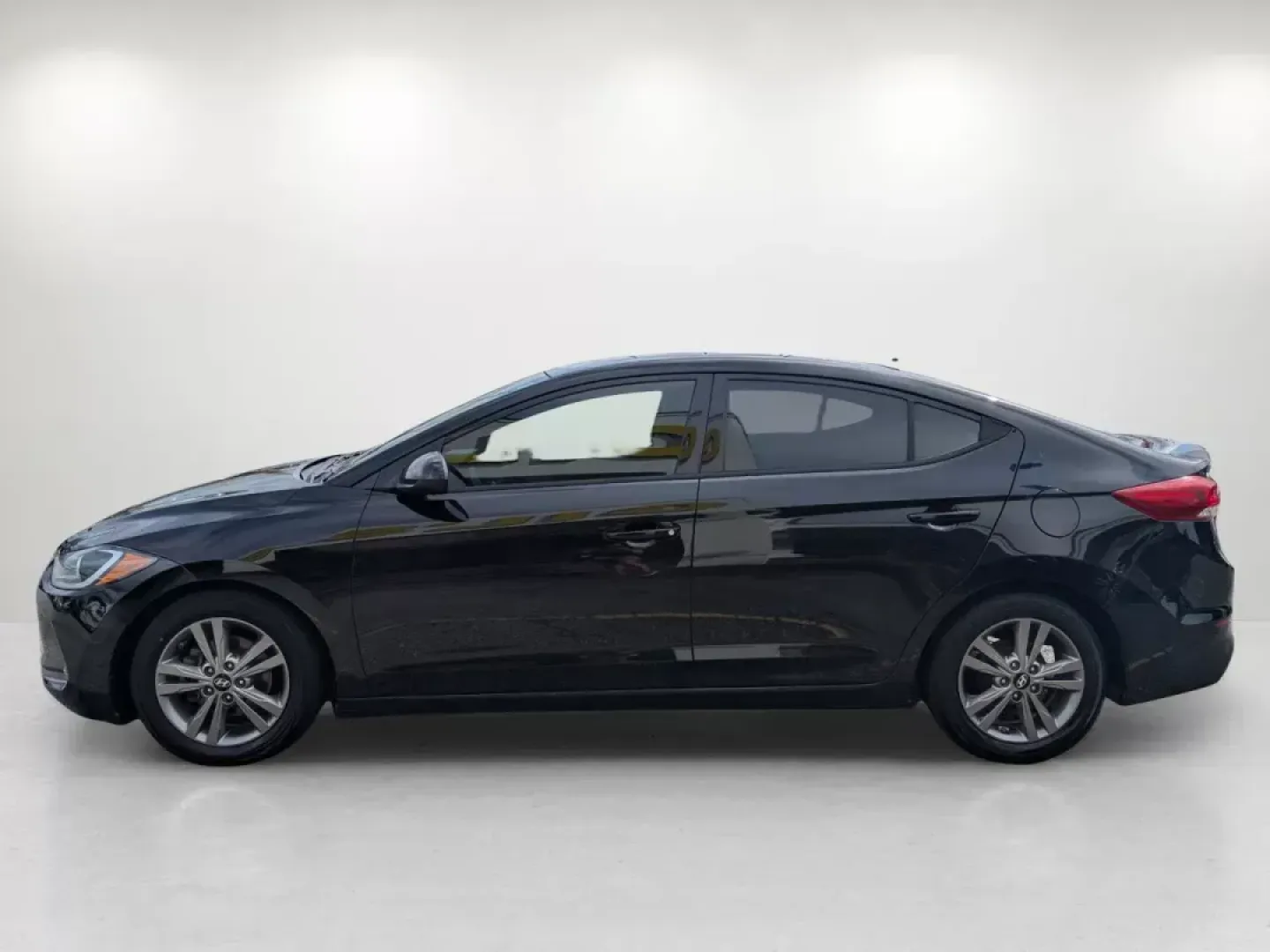 2017 /Gray Hyundai Elantra SE (5NPD84LF9HH) with an Regular Unleaded I-4 2.0 L/122 engine, located at 3959 U.S. 80 W, Phenix City, AL, 36870, (334) 297-4885, 32.469296, -85.135185 - 2017 Hyundai Elantra SE - Photo#8