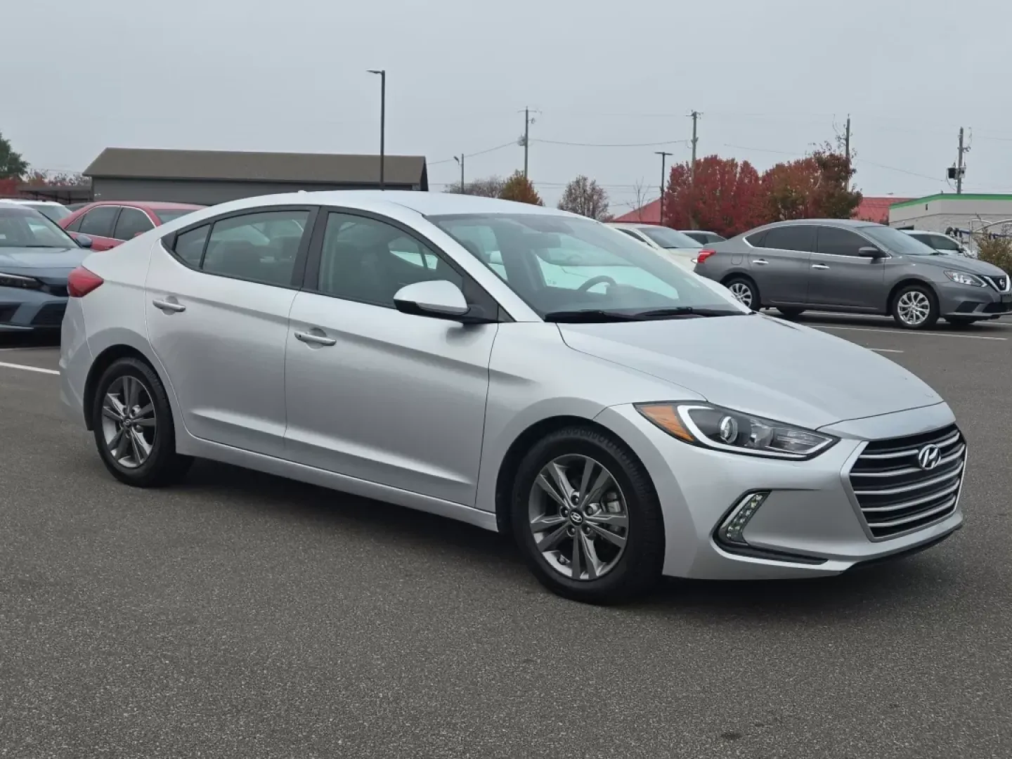2017 Symphony Silver /Gray Hyundai Elantra SE (5NPD84LF5HH) with an Other engine, located at 521 Old Farm Lane Rd, Prattville, AL, 36066, (334) 325-1505, 32.482460, -86.416367 - Are you looking for a reliable sedan that fits seamlessly into your busy lifestyle? Look no further than the 2017 Hyundai Elantra SE, available now at Gils Auto in Prattville, AL. This versatile vehicle is perfect for growing families, long commutes, or anyone seeking a dependable ride without break - Photo#3