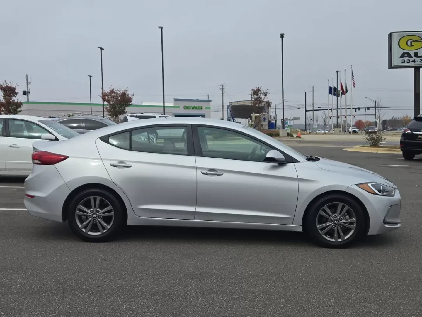 2017 Symphony Silver /Gray Hyundai Elantra SE (5NPD84LF5HH) with an Other engine, located at 521 Old Farm Lane Rd, Prattville, AL, 36066, (334) 325-1505, 32.482460, -86.416367 - Are you looking for a reliable sedan that fits seamlessly into your busy lifestyle? Look no further than the 2017 Hyundai Elantra SE, available now at Gils Auto in Prattville, AL. This versatile vehicle is perfect for growing families, long commutes, or anyone seeking a dependable ride without break - Photo#4