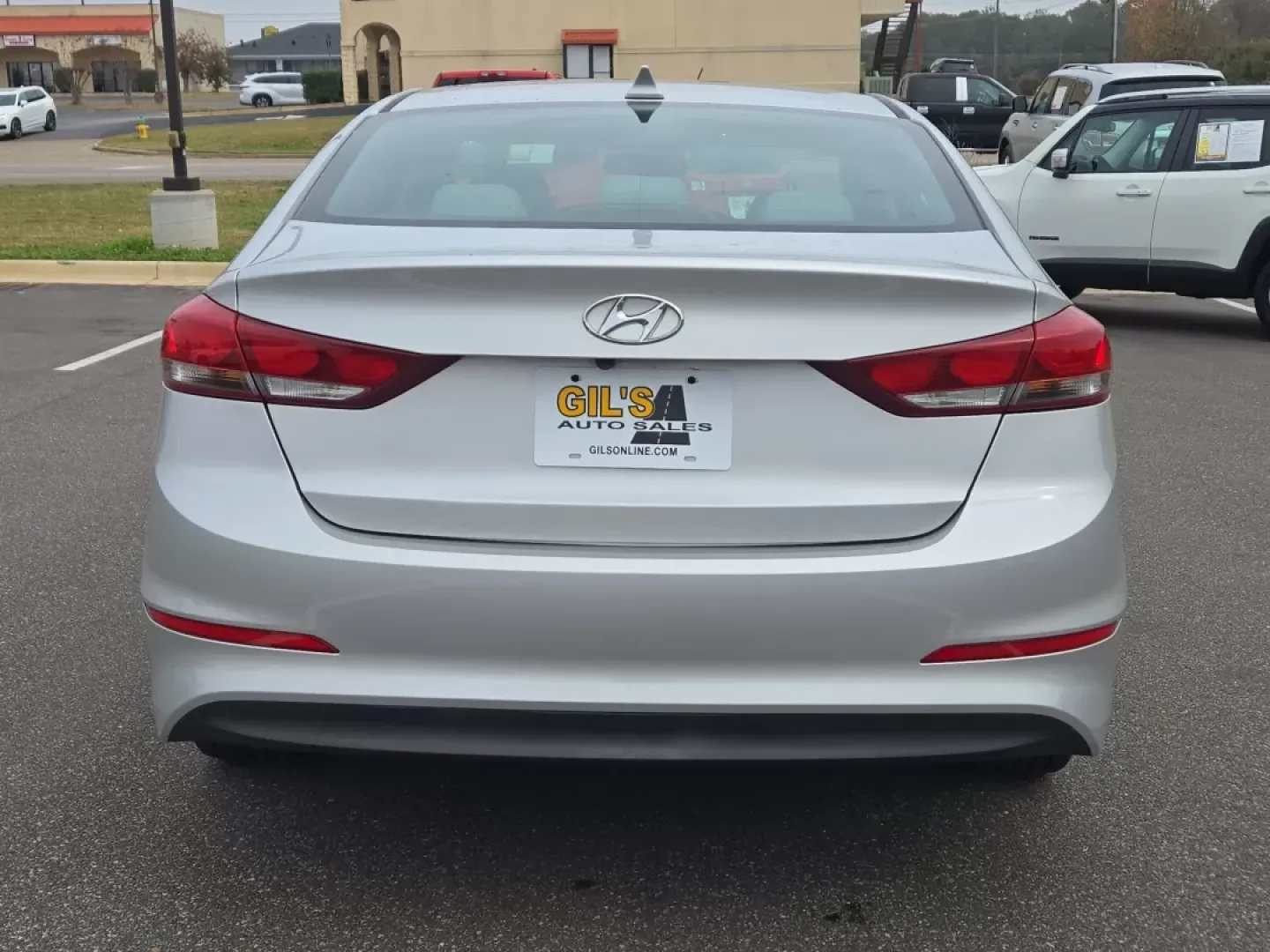 2017 Symphony Silver /Gray Hyundai Elantra SE (5NPD84LF5HH) with an Other engine, located at 521 Old Farm Lane Rd, Prattville, AL, 36066, (334) 325-1505, 32.482460, -86.416367 - Are you looking for a reliable sedan that fits seamlessly into your busy lifestyle? Look no further than the 2017 Hyundai Elantra SE, available now at Gils Auto in Prattville, AL. This versatile vehicle is perfect for growing families, long commutes, or anyone seeking a dependable ride without break - Photo#6