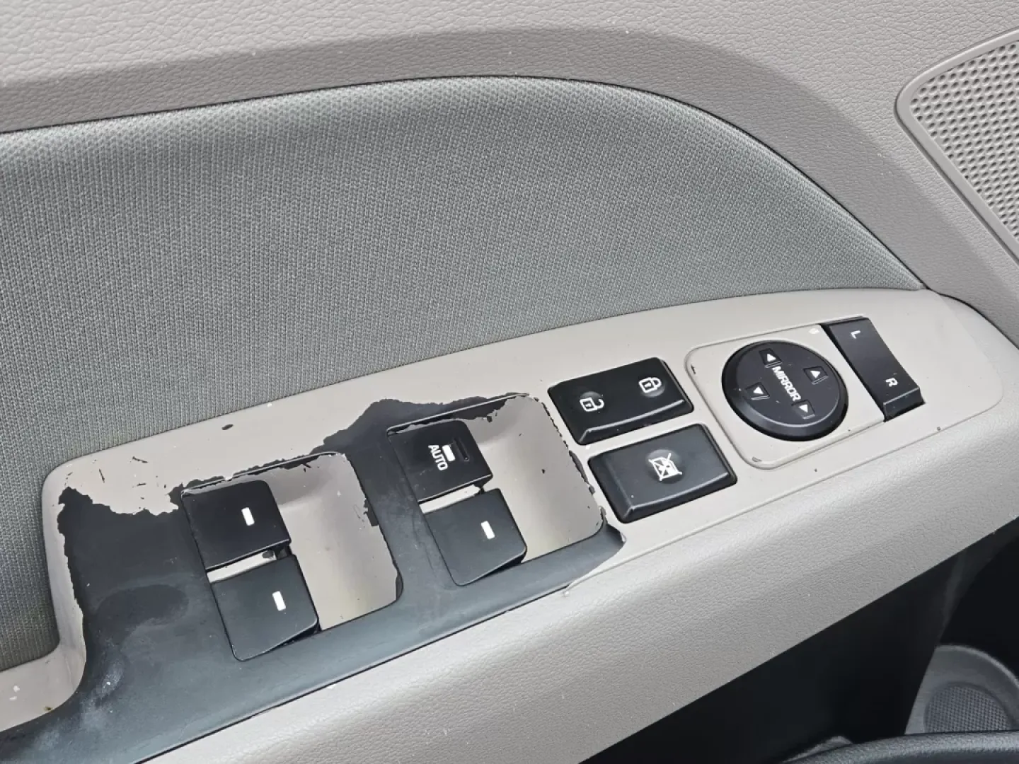 2017 Symphony Silver /Gray Hyundai Elantra SE (5NPD84LF5HH) with an Other engine, located at 521 Old Farm Lane Rd, Prattville, AL, 36066, (334) 325-1505, 32.482460, -86.416367 - Are you looking for a reliable sedan that fits seamlessly into your busy lifestyle? Look no further than the 2017 Hyundai Elantra SE, available now at Gils Auto in Prattville, AL. This versatile vehicle is perfect for growing families, long commutes, or anyone seeking a dependable ride without break - Photo#10