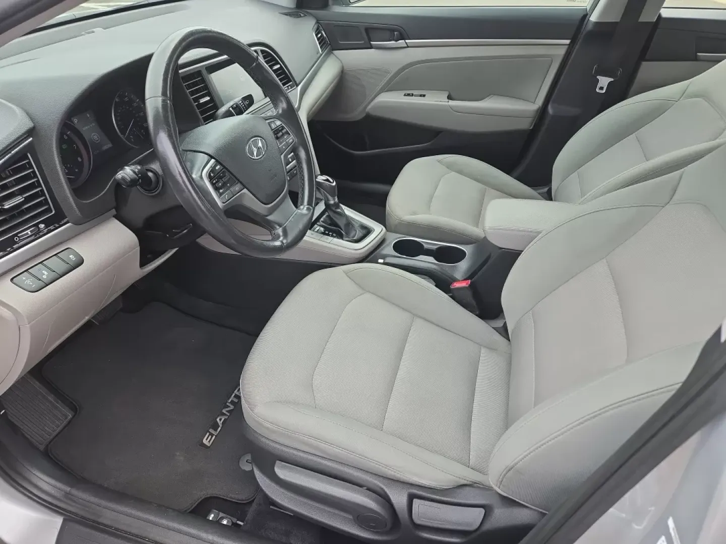 2017 Symphony Silver /Gray Hyundai Elantra SE (5NPD84LF5HH) with an Other engine, located at 521 Old Farm Lane Rd, Prattville, AL, 36066, (334) 325-1505, 32.482460, -86.416367 - Are you looking for a reliable sedan that fits seamlessly into your busy lifestyle? Look no further than the 2017 Hyundai Elantra SE, available now at Gils Auto in Prattville, AL. This versatile vehicle is perfect for growing families, long commutes, or anyone seeking a dependable ride without break - Photo#11